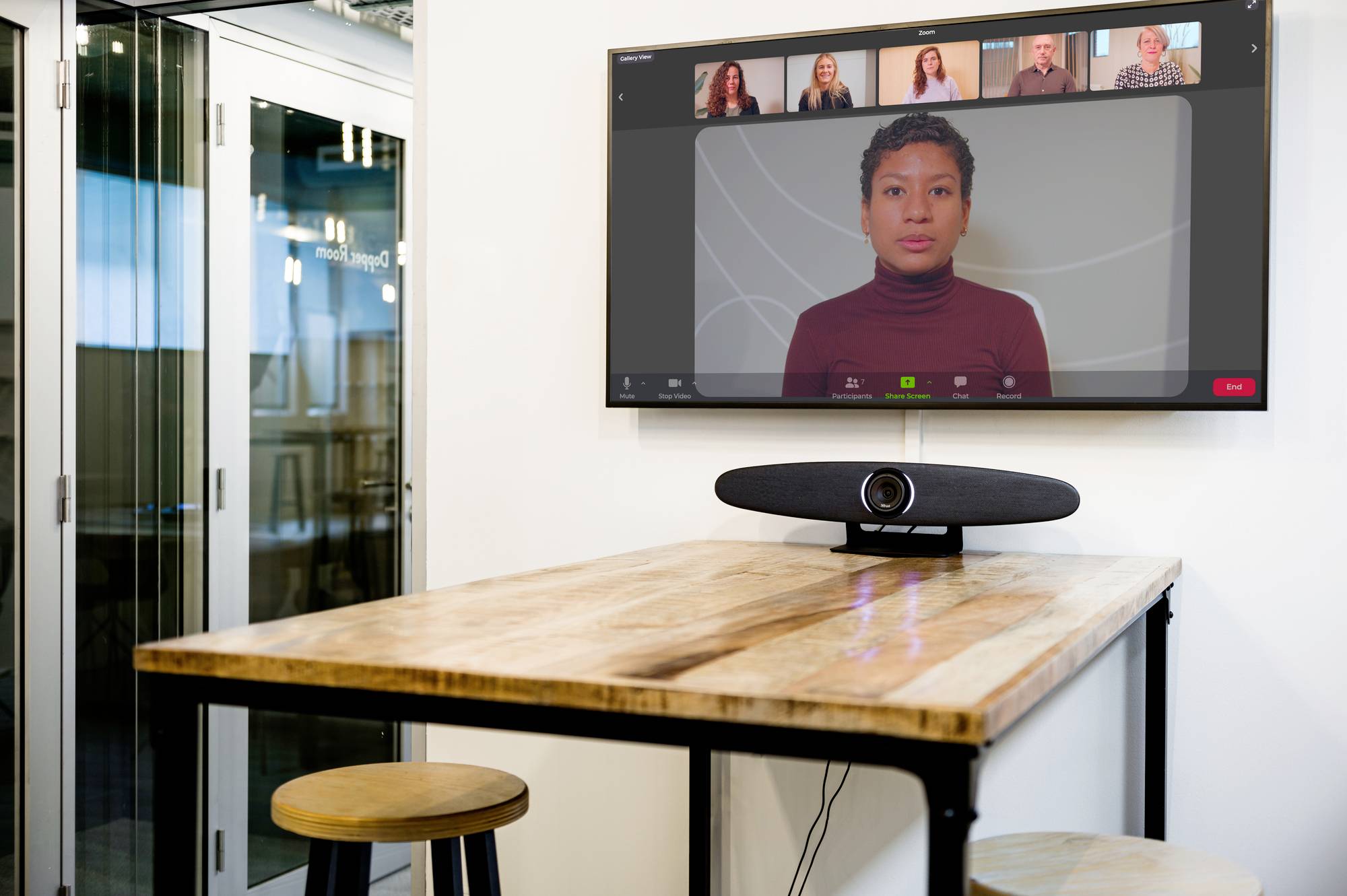 Trust IRIS CONFERENCE Videokonferenz Webcam 3840 x 2160 Pixel Standfuß