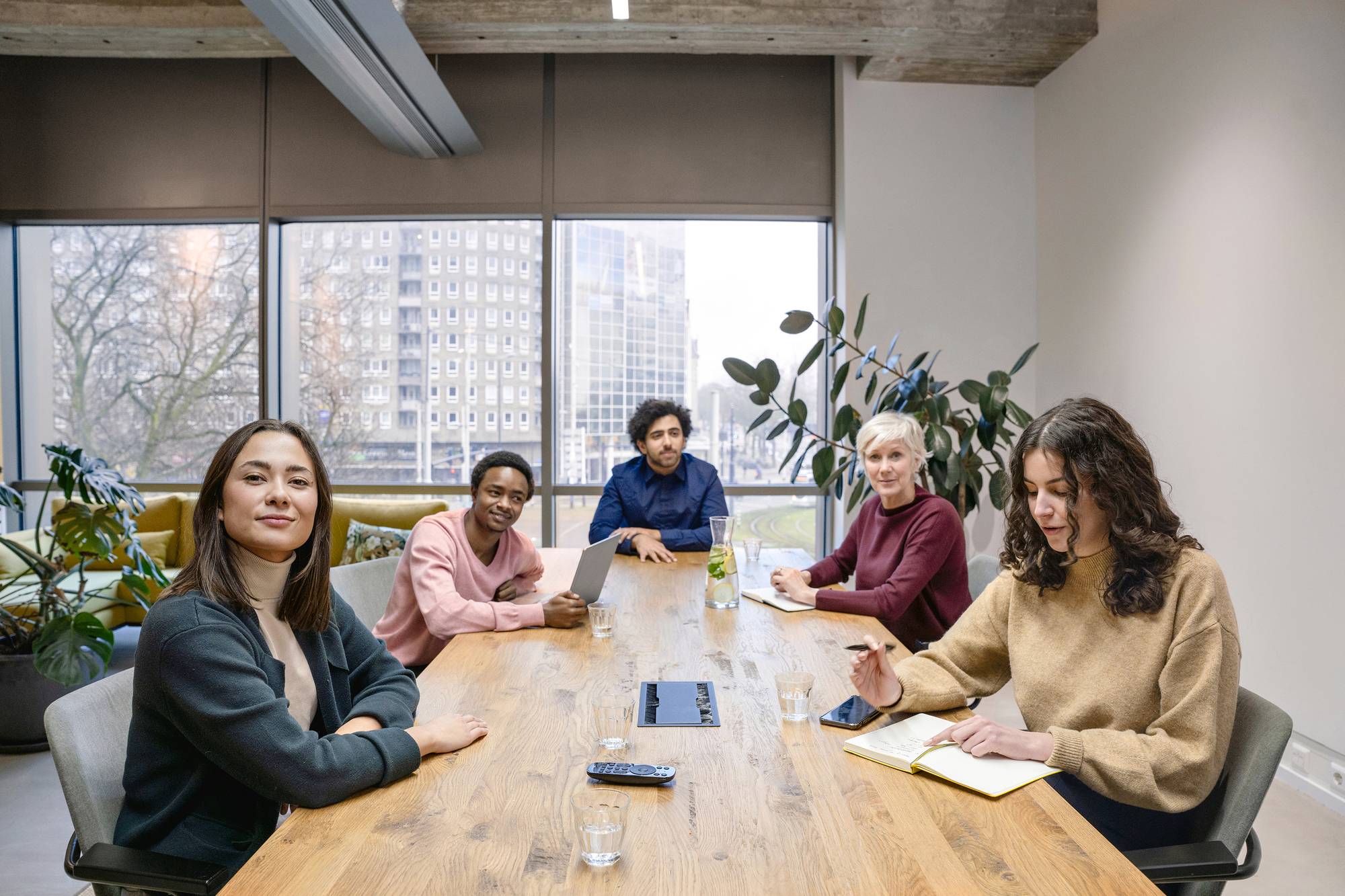 Trust IRIS CONFERENCE Videokonferenz Webcam 3840 x 2160 Pixel Standfuß