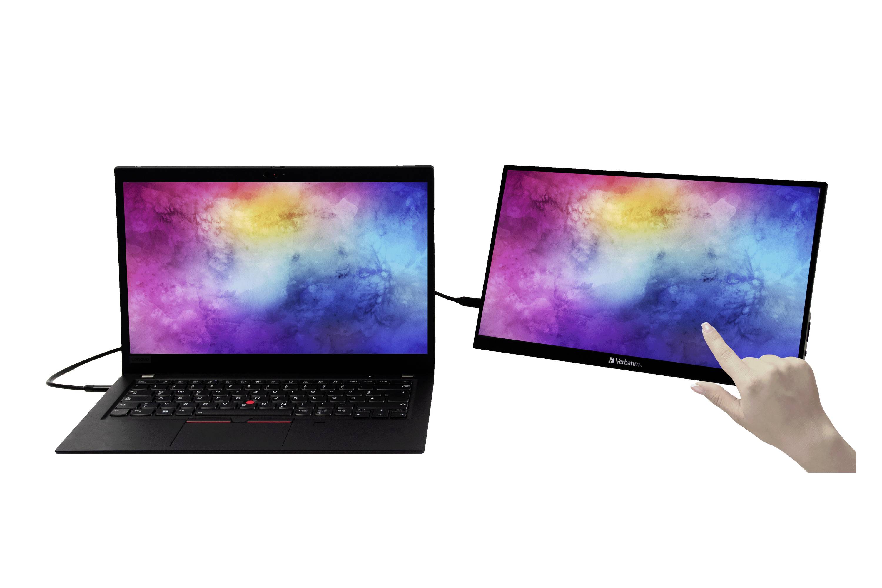 Zwei Laptops sind miteinander verbunden. Der linke Laptop zeigt eine bunte Anzeige, während rechts eine Hand den Bildschirm berührt.