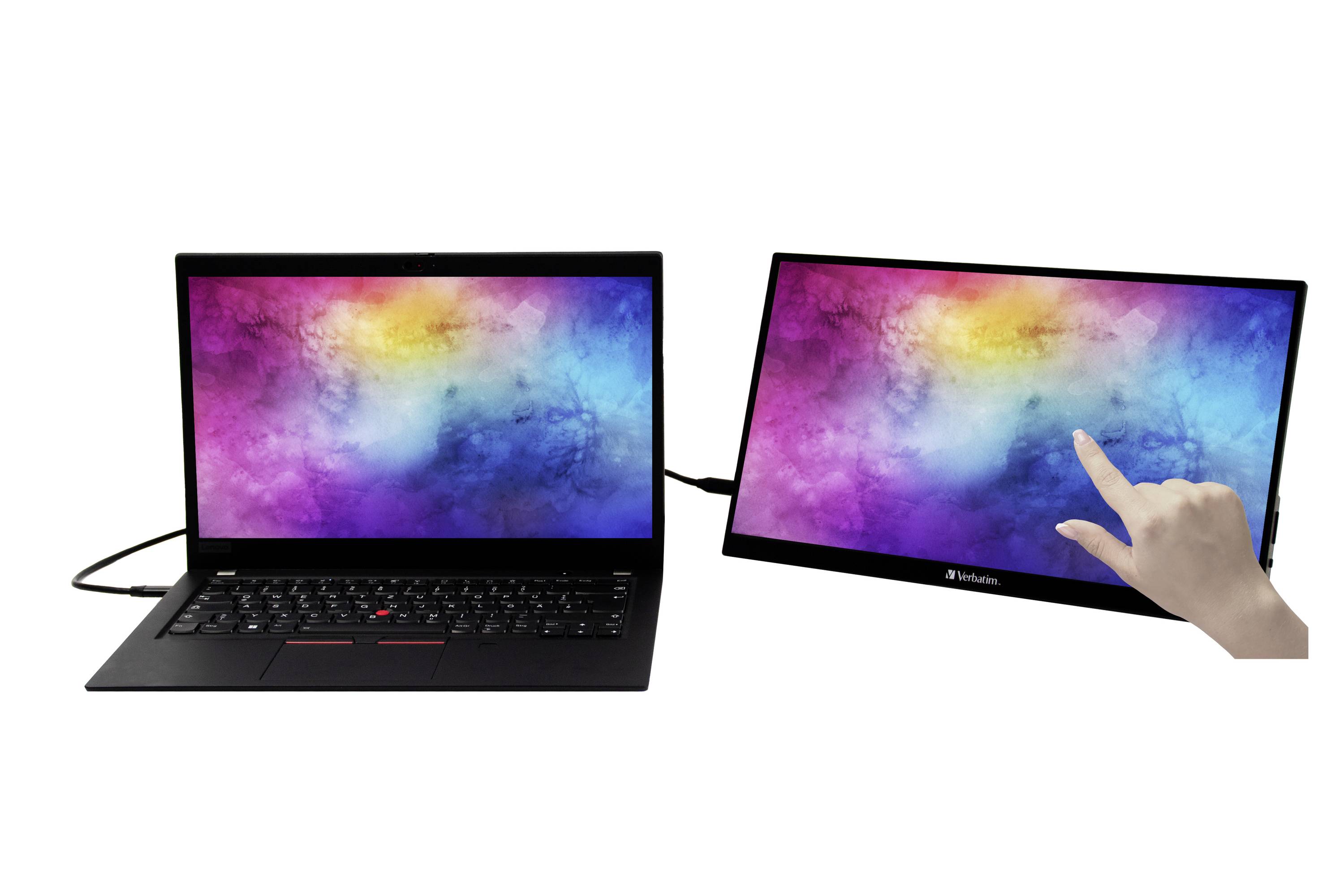 Zwei verbundene Monitore zeigen ein farbenfrohes Display. Eine Hand berührt den rechten Touchscreen-Monitor.
