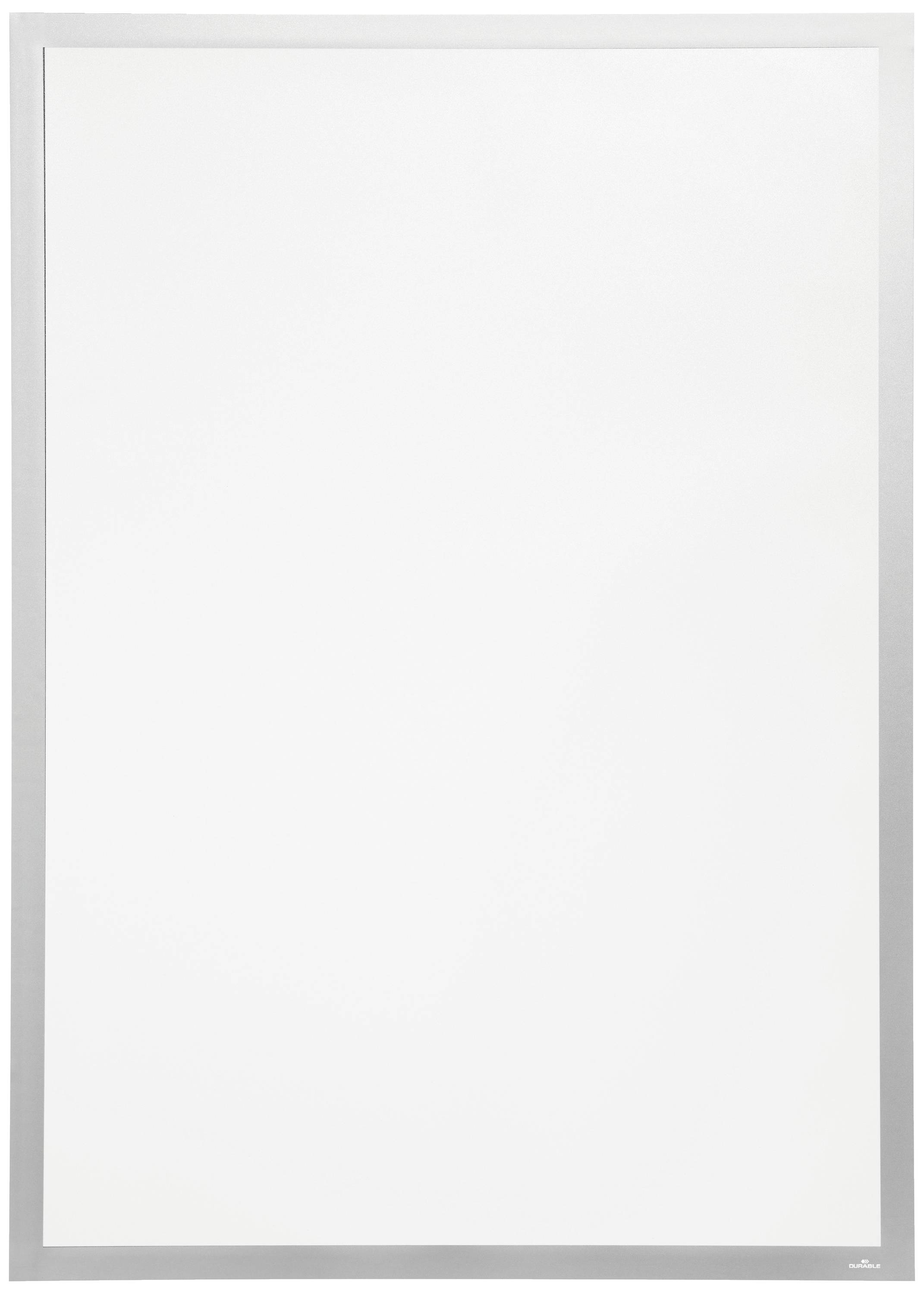 Ein leeres, weißes Blatt Papier innerhalb eines silbernen Rahmens.