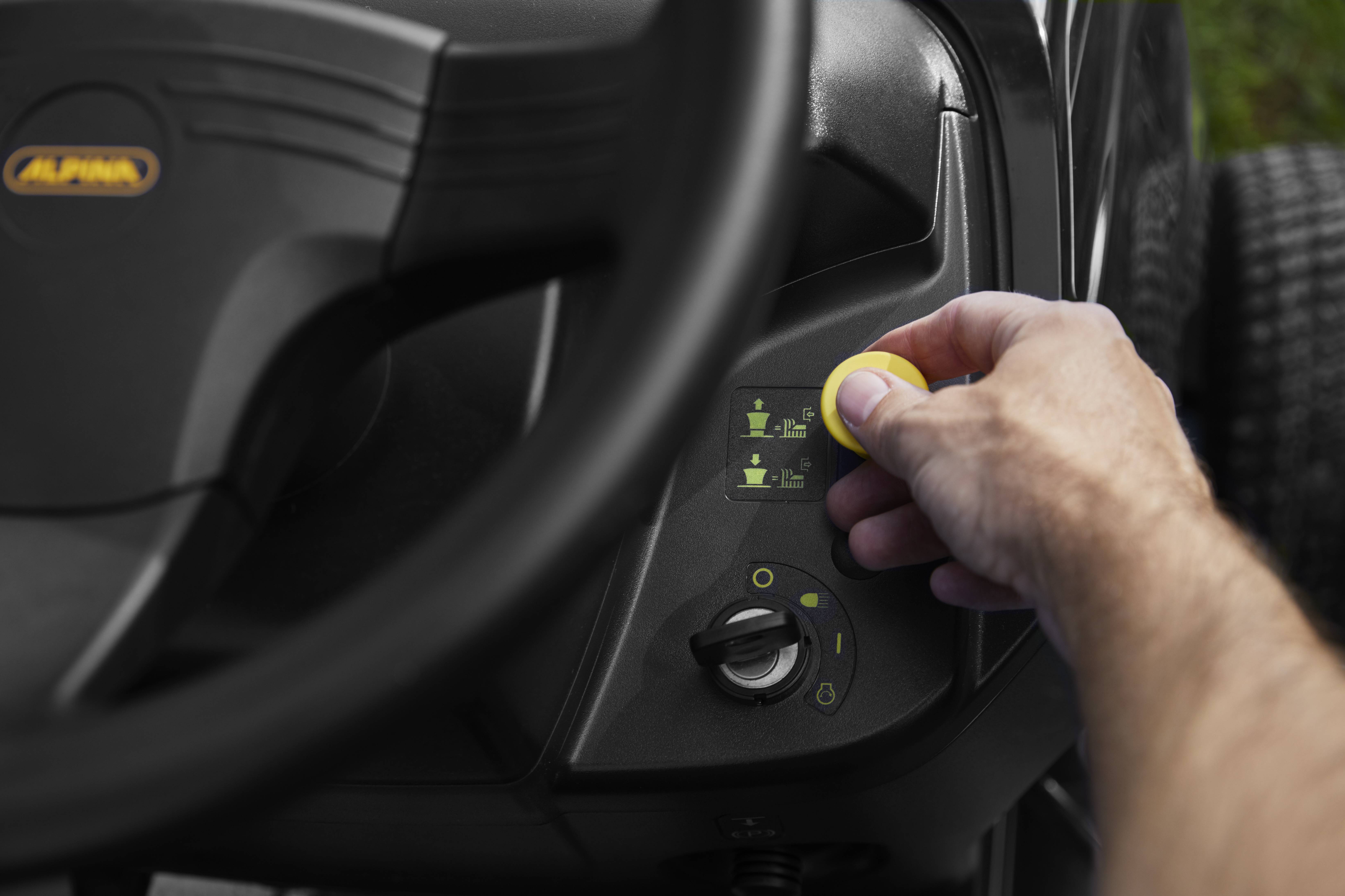 STIGA AT3 98A Benzin Rasentraktor Seitenauswurf 6.5kW Schnittbreite (max.) 98cm Geeignet für 4500m²