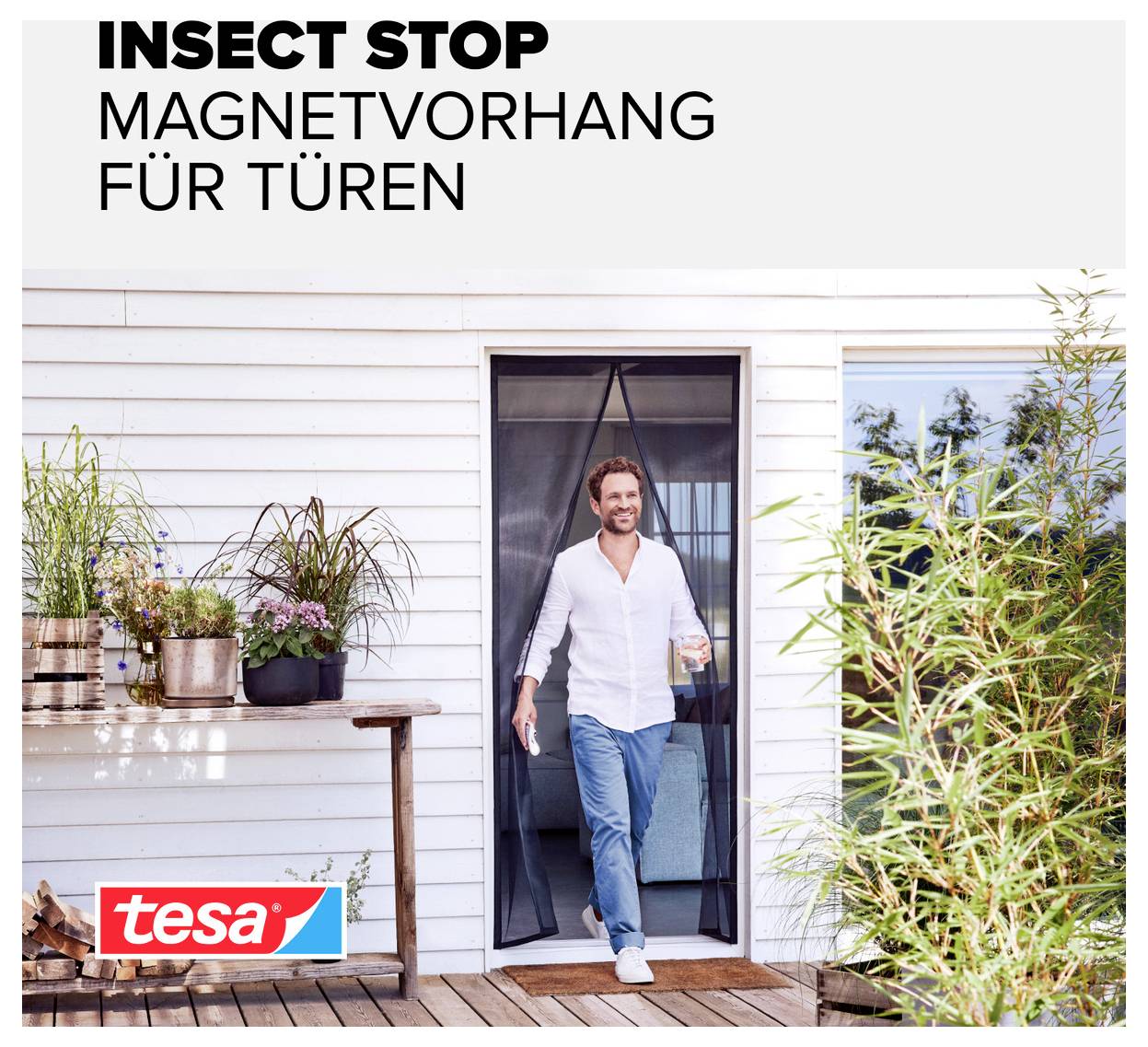 Tesa-Insektenschutzgitter-Verpackung in altem und neuem Design gezeigt, mit Pfeil und deutschem Text „Dieselbe bewährte Qualität JETZT IM NEUEN LOOK!