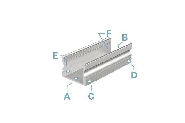 Diagramm eines Metallprofils mit Beschriftungen A bis F, zeigt Details der Form und Struktur, wie z.B. Rillen und Kanten.