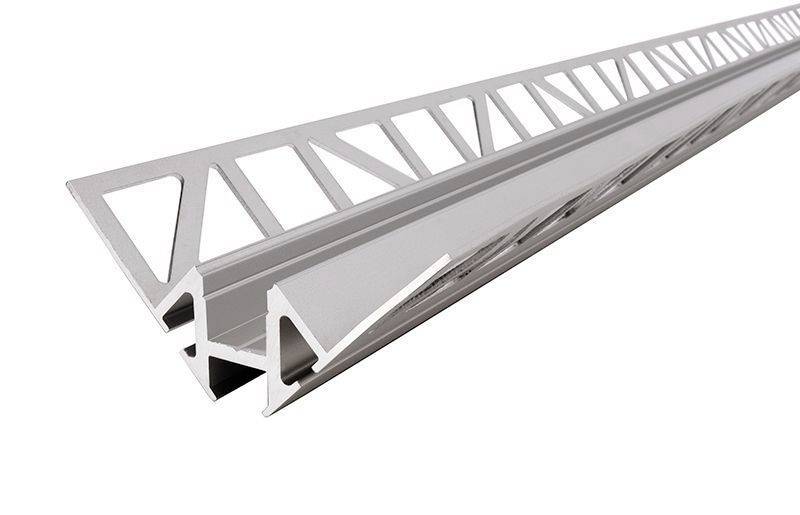 Metallisches Montageprofil mit dreieckigen Ausschnitten und Nut für Befestigungen, perspektivisch von der Seite gezeigt.