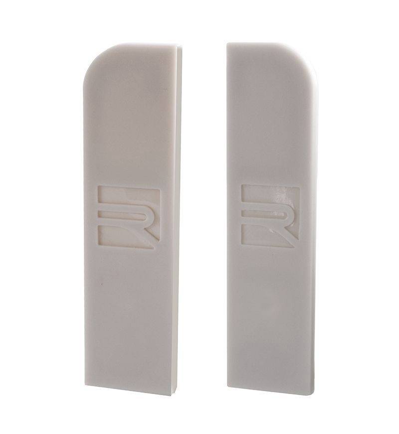Zwei vertikale beige Objekte mit der Aufschrift 'R'. Sie sind gleich geformt mit abgerundeten oberen Ecken und flachen Seiten.