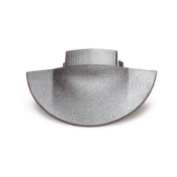 Graues Metallteil in halbkreisförmiger Form mit einer runden Basis und einer erhöhten zylindrischen Erhebung obenauf.