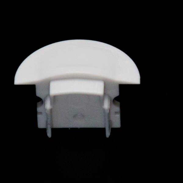 Weiße, halbkreisförmige Kunststoffabdeckung mit zwei Halterungen, vor einem schwarzen Hintergrund.