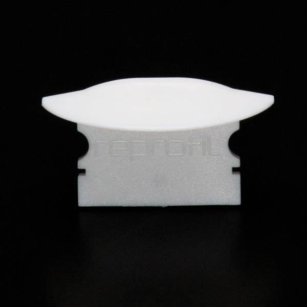 Eine weiße Rasierklinge mit schwarzem Hintergrund, halb verdeckt durch einen weißen Schutzmantel.