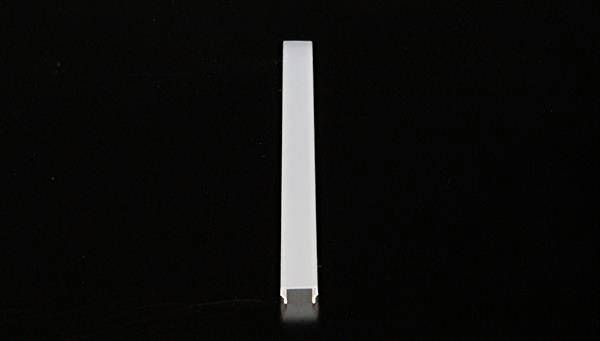 Weiße, nicht spezifizierte, rechteckige Struktur auf schwarzem Hintergrund.