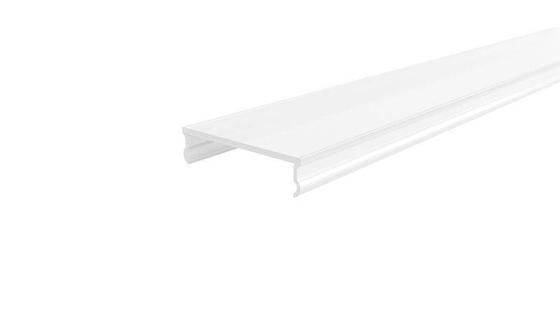 Ein weißes lineares Profil mit einer U-förmigen Aussparung, verwendet zur Befestigung von Lichtleisten oder Paneelen an Decken oder Wänden.