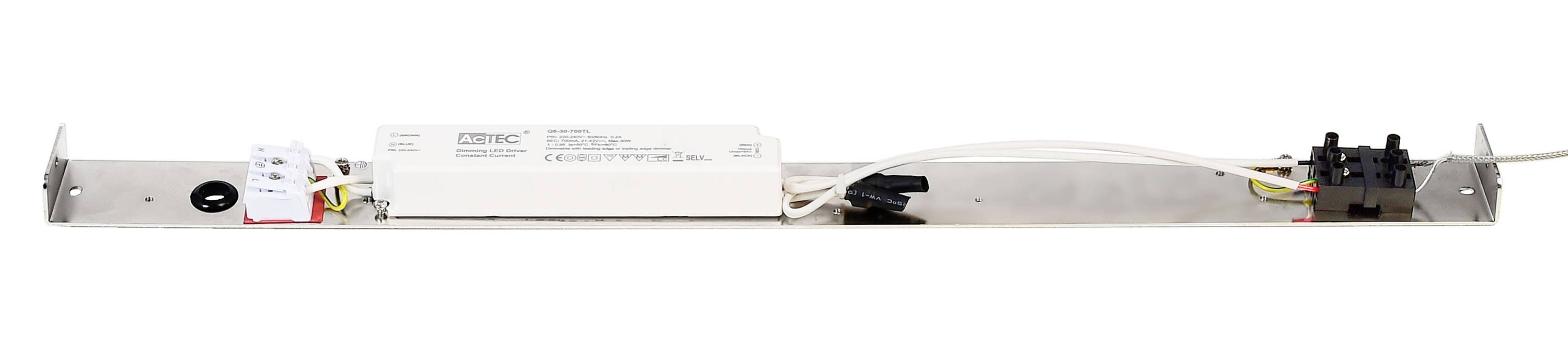 Silberne Metallplatine mit elektronischen Komponenten, Verkabelung und einem weißen elektrischen Gerät, möglicherweise ein Netzteil.