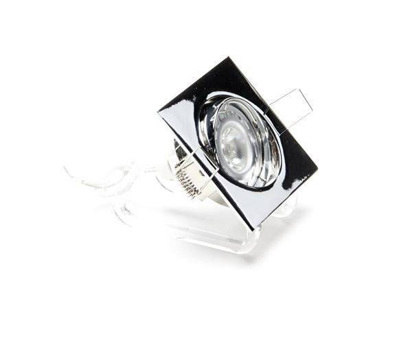 Ein quadratischer LED-Einbaustrahler mit silbernem Rahmen auf weißem Hintergrund, zeigt eine moderne Beleuchtungsoption.