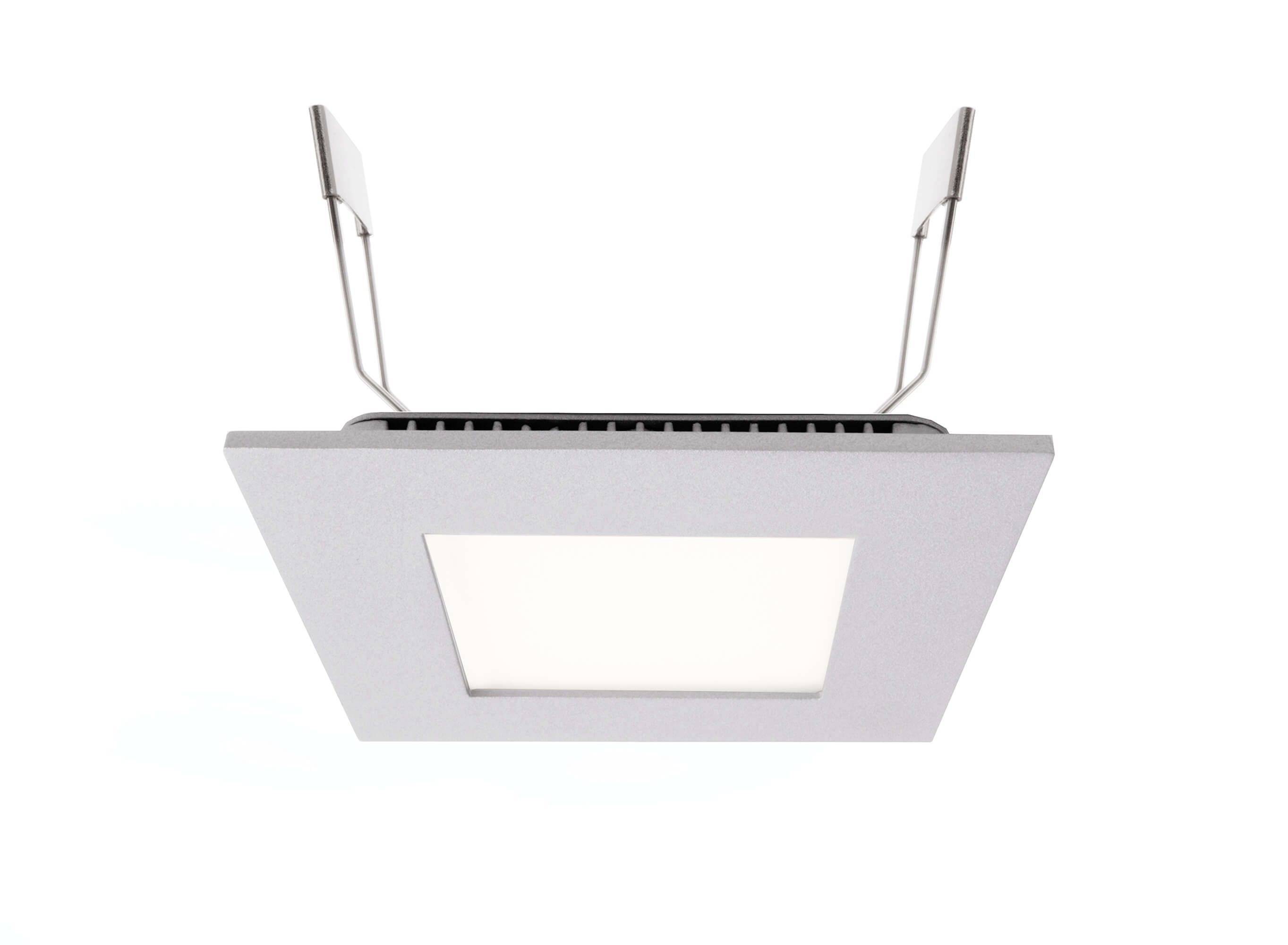 Quadratische Einbauleuchte mit silbernem Rahmen und zwei Halterungen, geeignet für Deckenmontage. Energiesparendes LED-Licht.