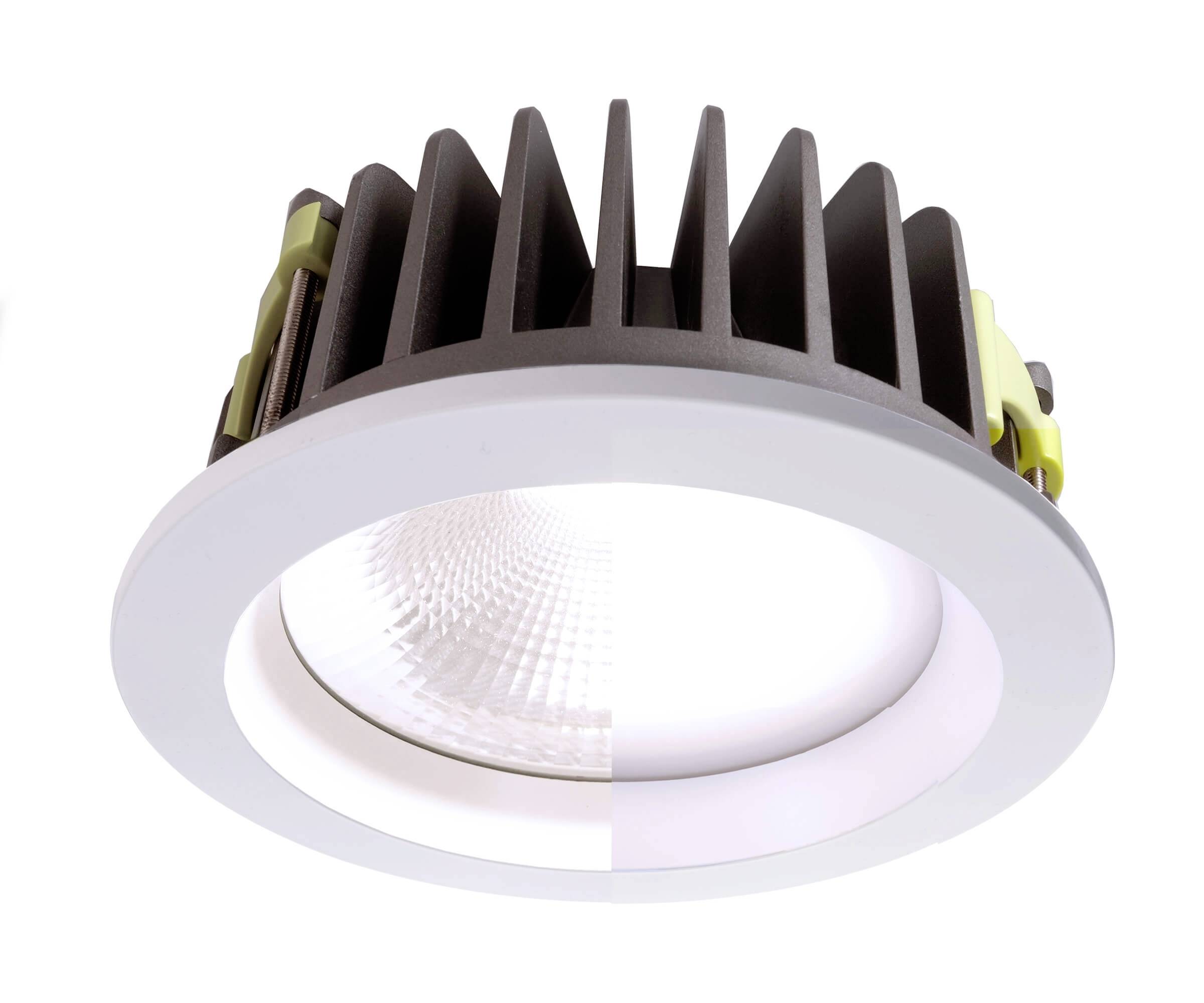 Ein kreisförmiger, eingebauter LED-Strahler mit gerippter Rückseite und hellem Leuchtschirm, geeignet für moderne Beleuchtung.