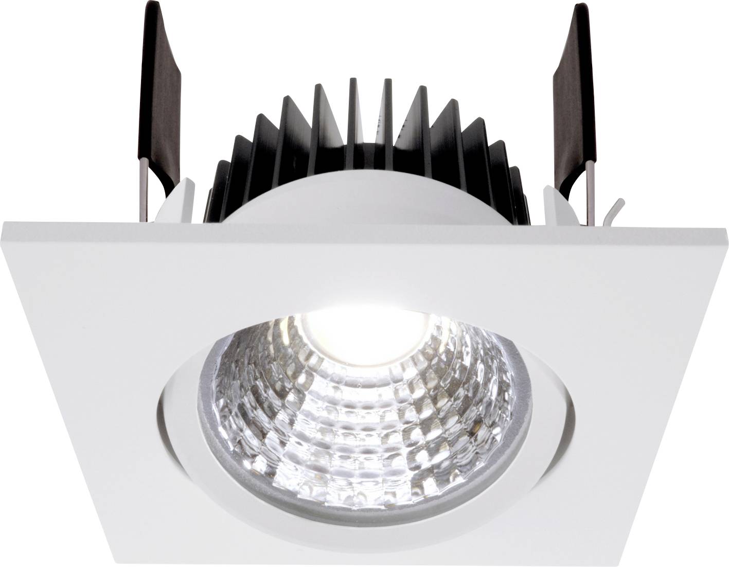 Ein quadratischer LED-Deckeneinbaustrahler mit schwarzem Kühlkörper und hell leuchtendem Zentrum in einem weißen Gehäuse.