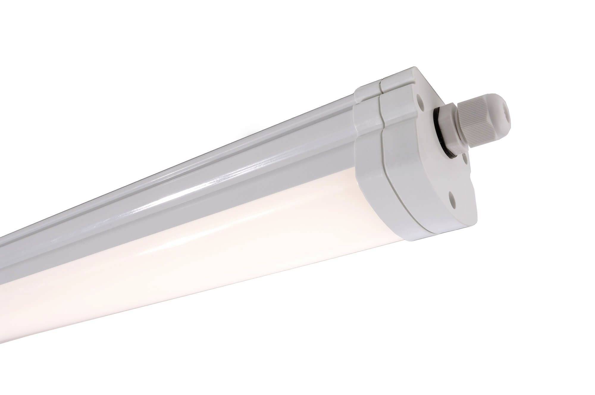 Ein leuchtender LED-Röhrenleuchte in Nahaufnahme mit einem weißen Diffusor und einem grauen Anschlussstück an einem Ende.
