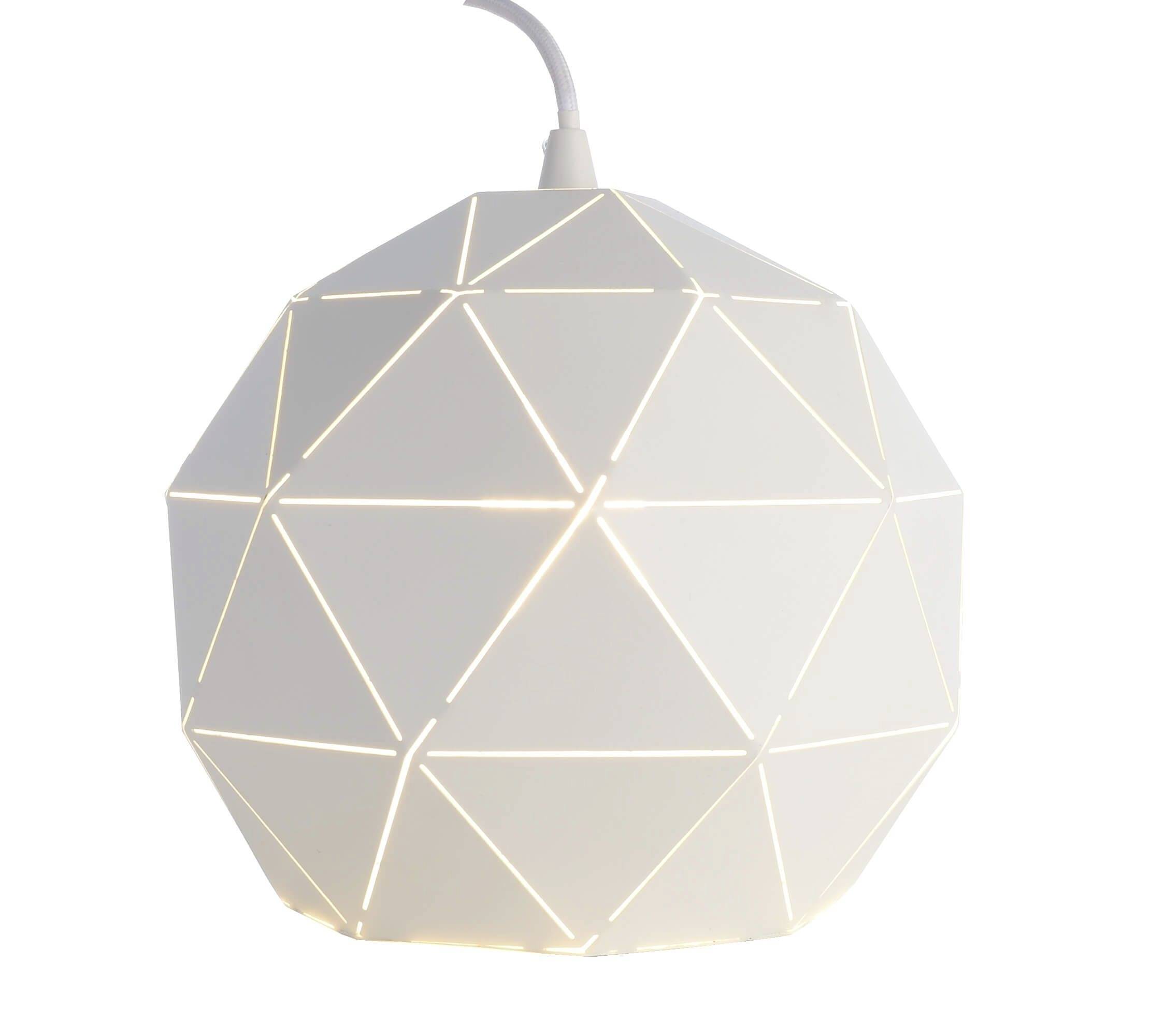 Weiße, geometrische Hängelampe mit sechseckigen und dreieckigen Schnittmustern, die sanftes Licht durchscheinen lassen.