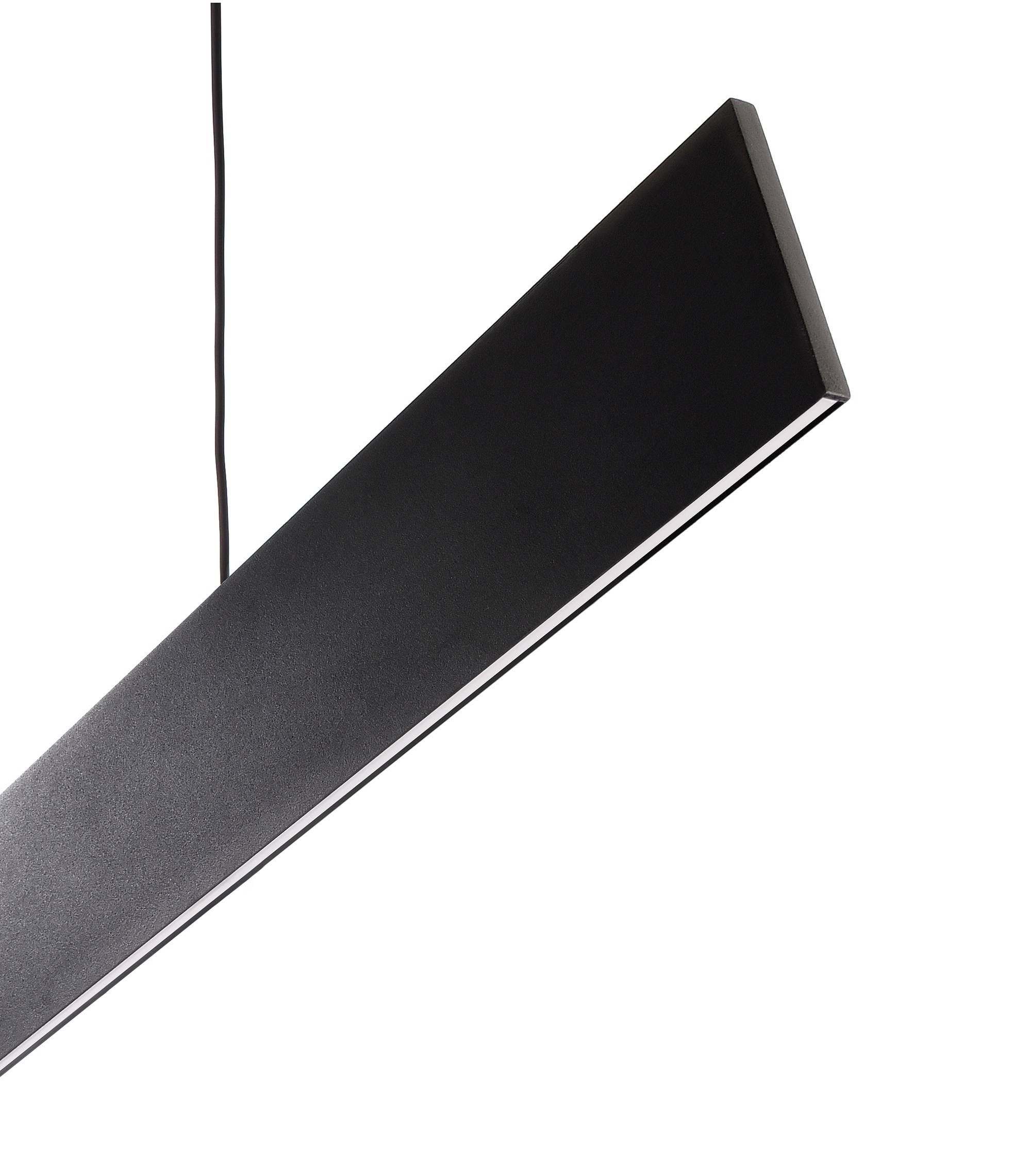 Eine modern gestaltete, schwarze Deckenlampe mit einem schlanken, rechteckigen Design, die von einem dünnen Kabel hängt.