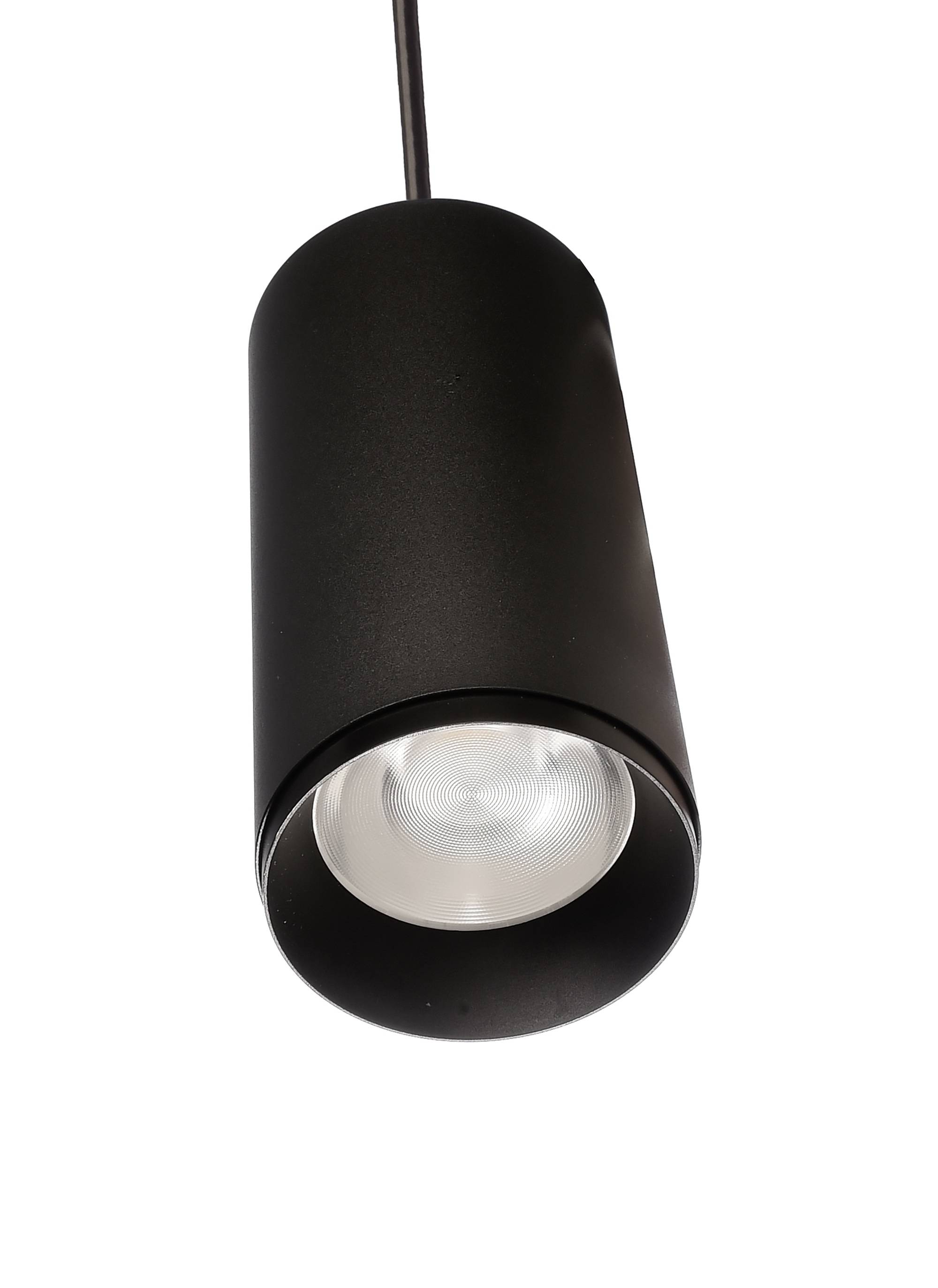 Eine schwarze zylindrische Hängelampe mit sichtbarem LED-Leuchtmittel.