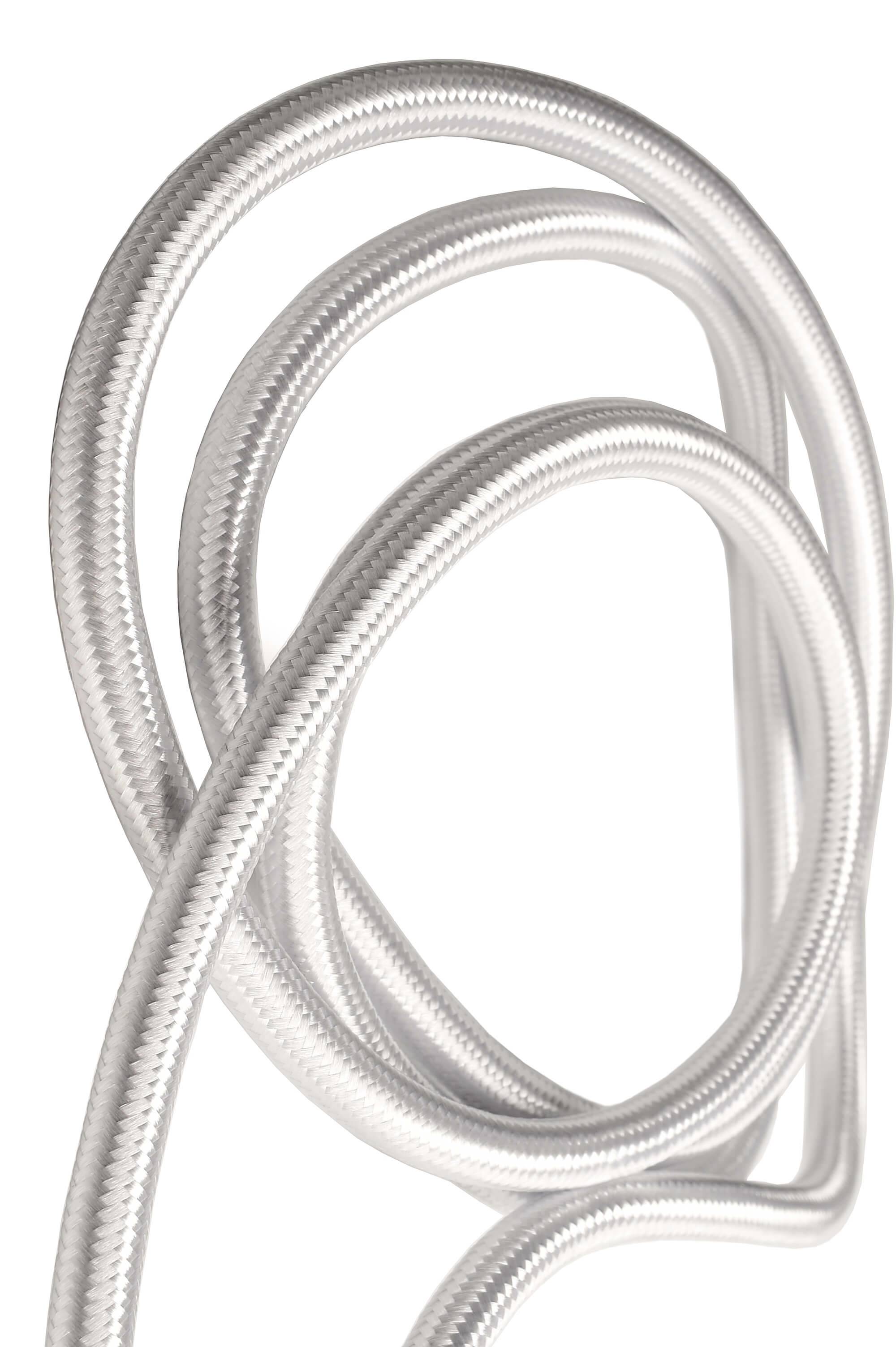 Ein silbernes, schlankes Metallrohr, gebogen in mehreren Schleifen; modernes Design, symbolisiert Flexibilität und Eleganz.