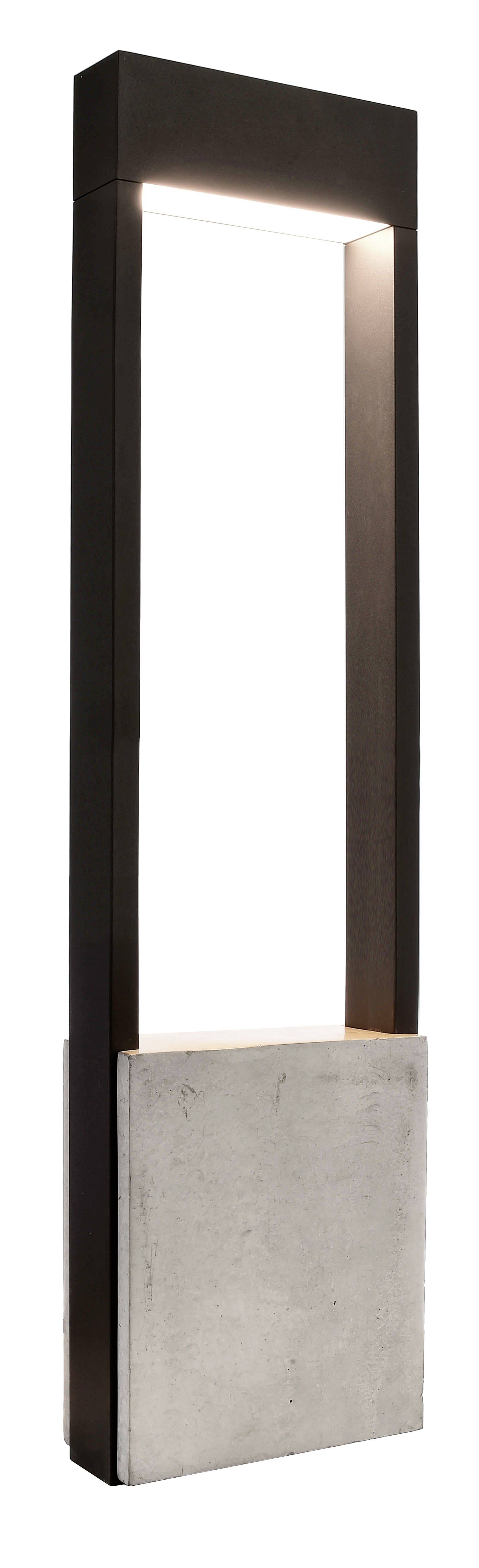 Moderne, schlanke Stehleuchte aus Metall mit rechteckiger Form, an der Spitze beleuchtet. Geignet für zeitgenössische Innenräume.