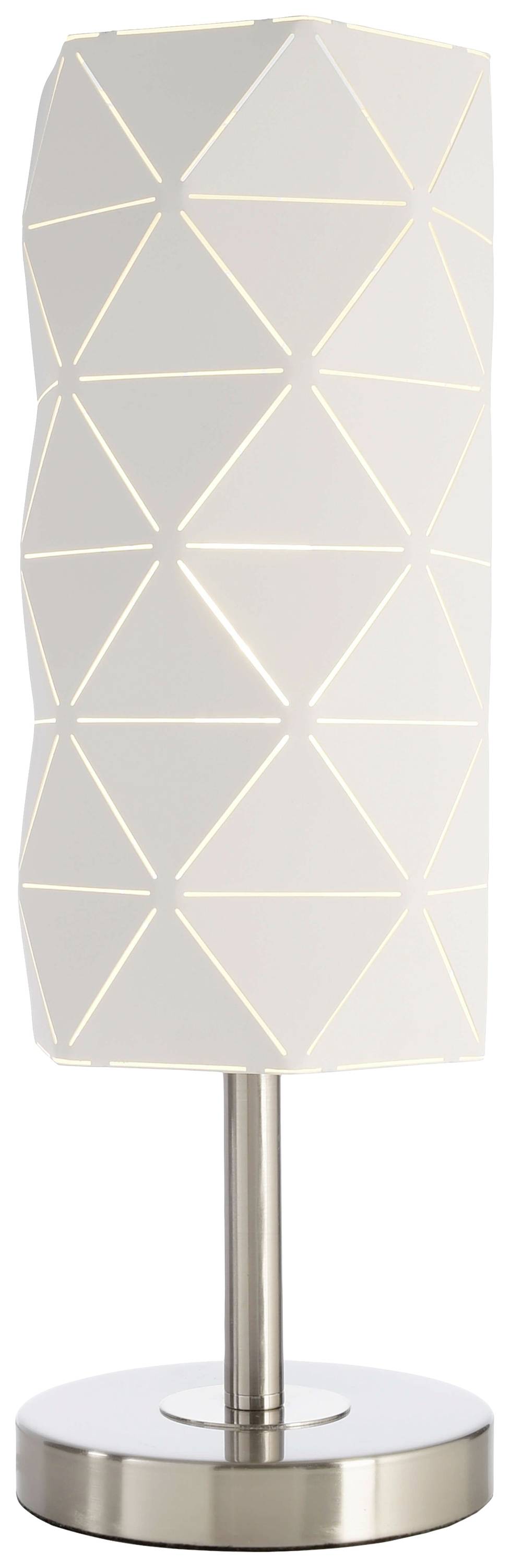 Eine Tischlampe mit modernem, geometrischem Schirmdesign auf einem metallischen Sockel.