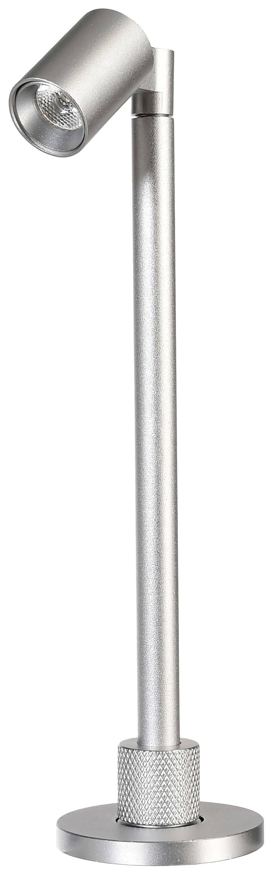 Eine silberne, moderne Tischlampe mit einem schwenkbaren Lampenkopf und zylindrischem Standbein auf einem runden Sockel.