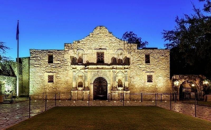 Asymmetrische Bodeneinbauleuchte HP VII aus Edelstahl in silber, mit 3000K, warmweiß, IP67, inkl. PVC-Einbaugehäuse