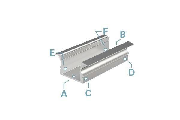 Metallteil mit sechs markierten Punkten (A-F) zeigt ein Profil aus Aluminium für Bauanwendungen. Punkte markieren wichtige Befestigungs- oder Verbindungselemente.