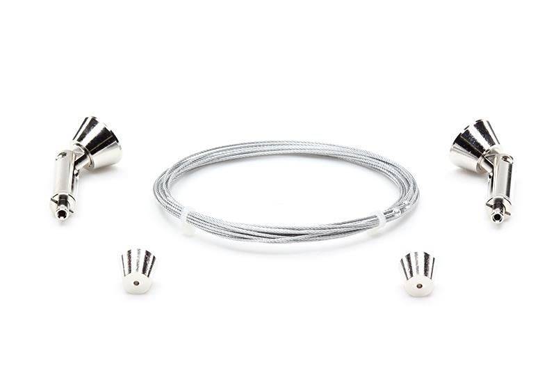 Metallisches Seilsystem-Set mit zwei Endbefestigungen, mittlerem Kabel, zur Verwendung bei Licht- oder Dekorationsinstallationen.