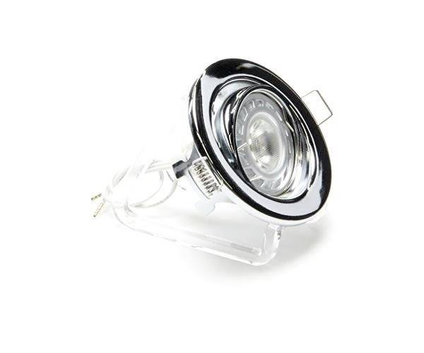 Ein einzelner, silberner Einbaustrahler mit Glühbirne und Kabel, auf einem weißen Hintergrund dargestellt.