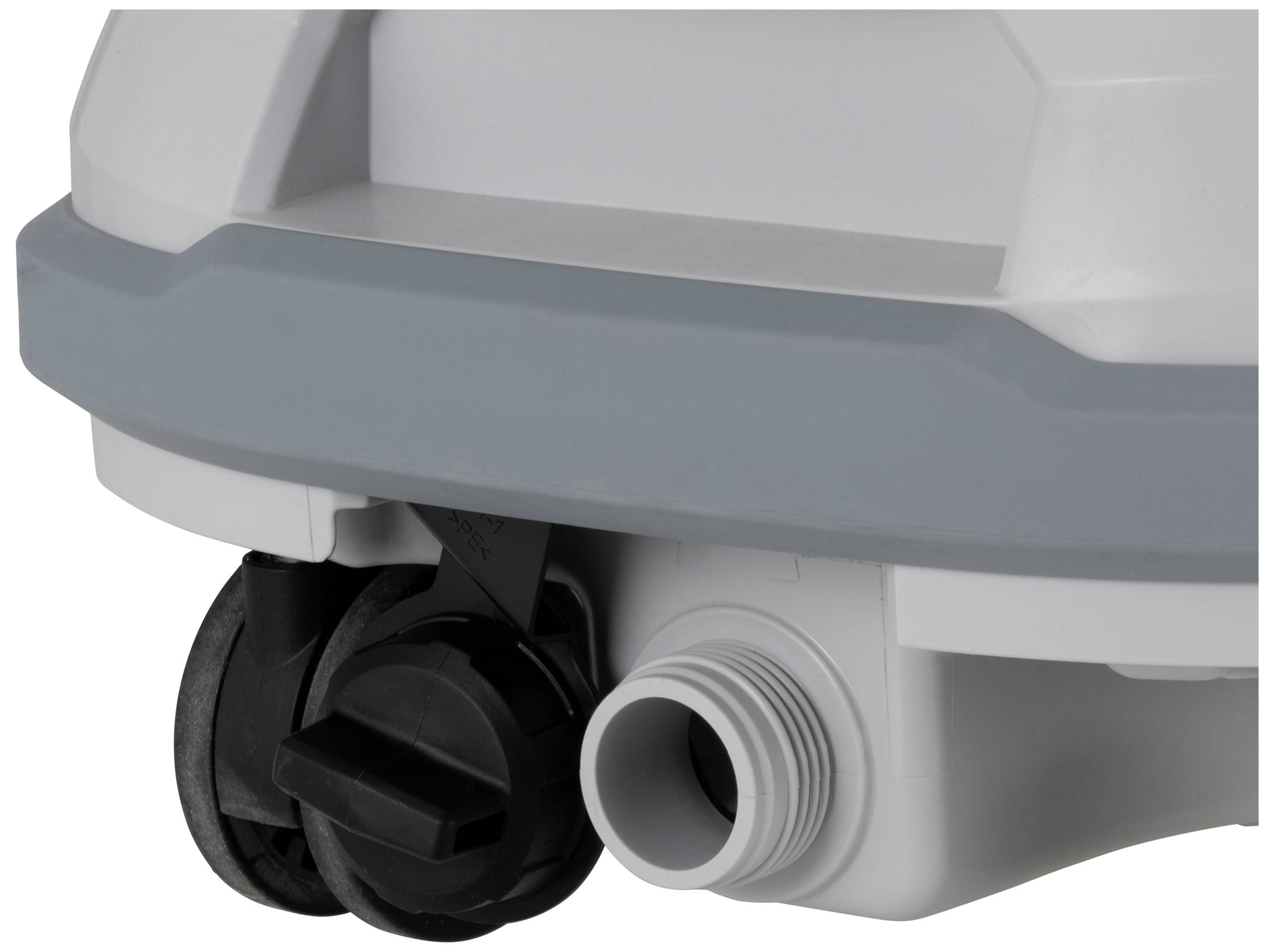 Ein grauer Kunststoffanschluss an einem Gerät, vermutlich für Wasserleitungen. Rechts daneben ein weiteres schwarzes Bauteil.