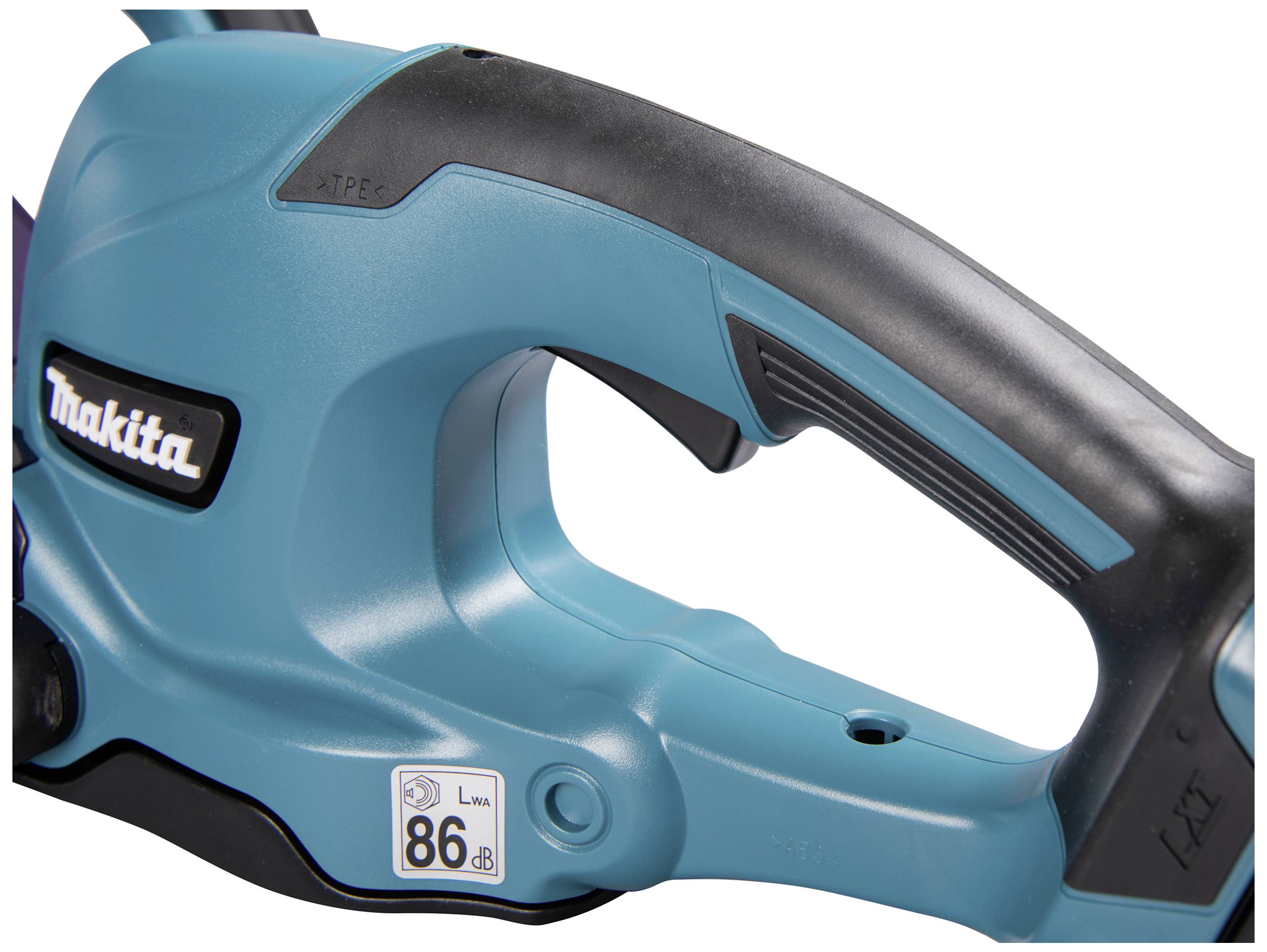 Ein blauer elektrischer Makita-Gartentrimmer, Teilansicht. Er ist ergonomisch geformt und zeigt ein Dezibel-Label von 86 dB.