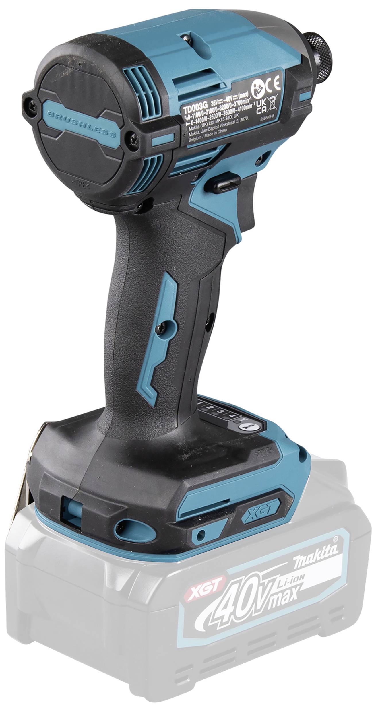 Ein schnurloser blauer Akku-Bohrschrauber ohne eingesetzten Akku, auf einem transparent dargestellten Makita 40V max Akkupack.