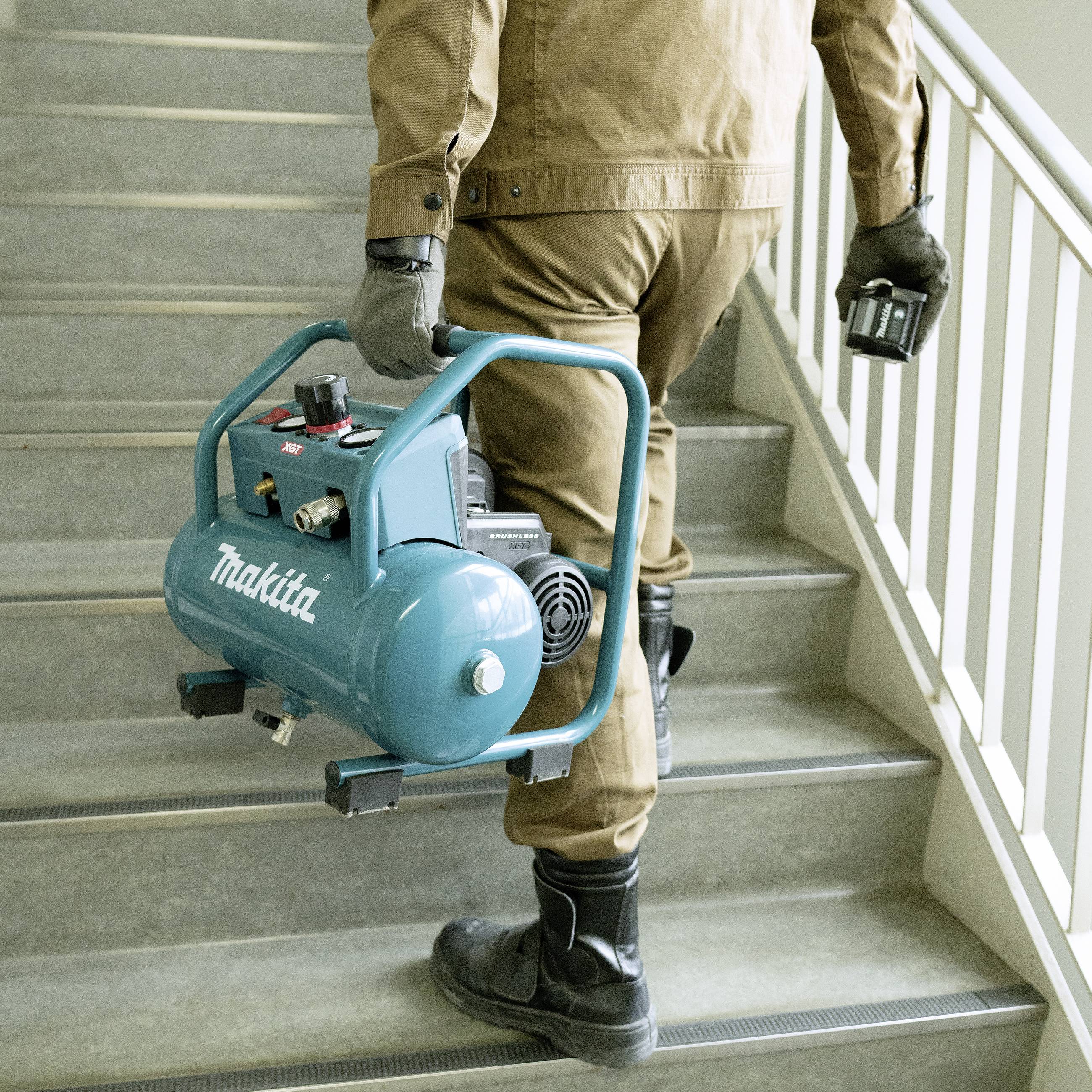 Makita Akku-Druckluft-Kompressor AC001GZ 9.3 bar