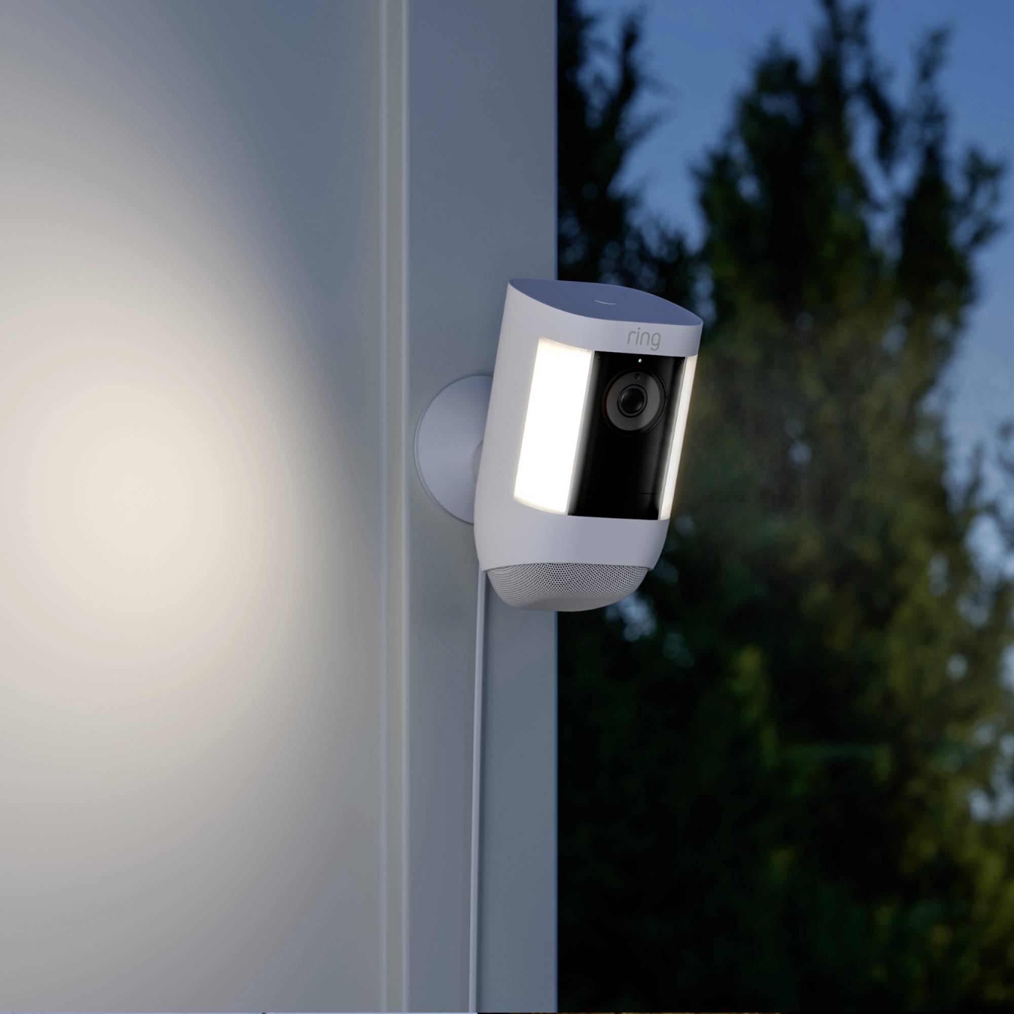 ring Spotlight Cam Pro - Plug-In - White 8SC1S9-WEU2 WLAN IP Überwachungskamera 1920 x 1080 Pixel