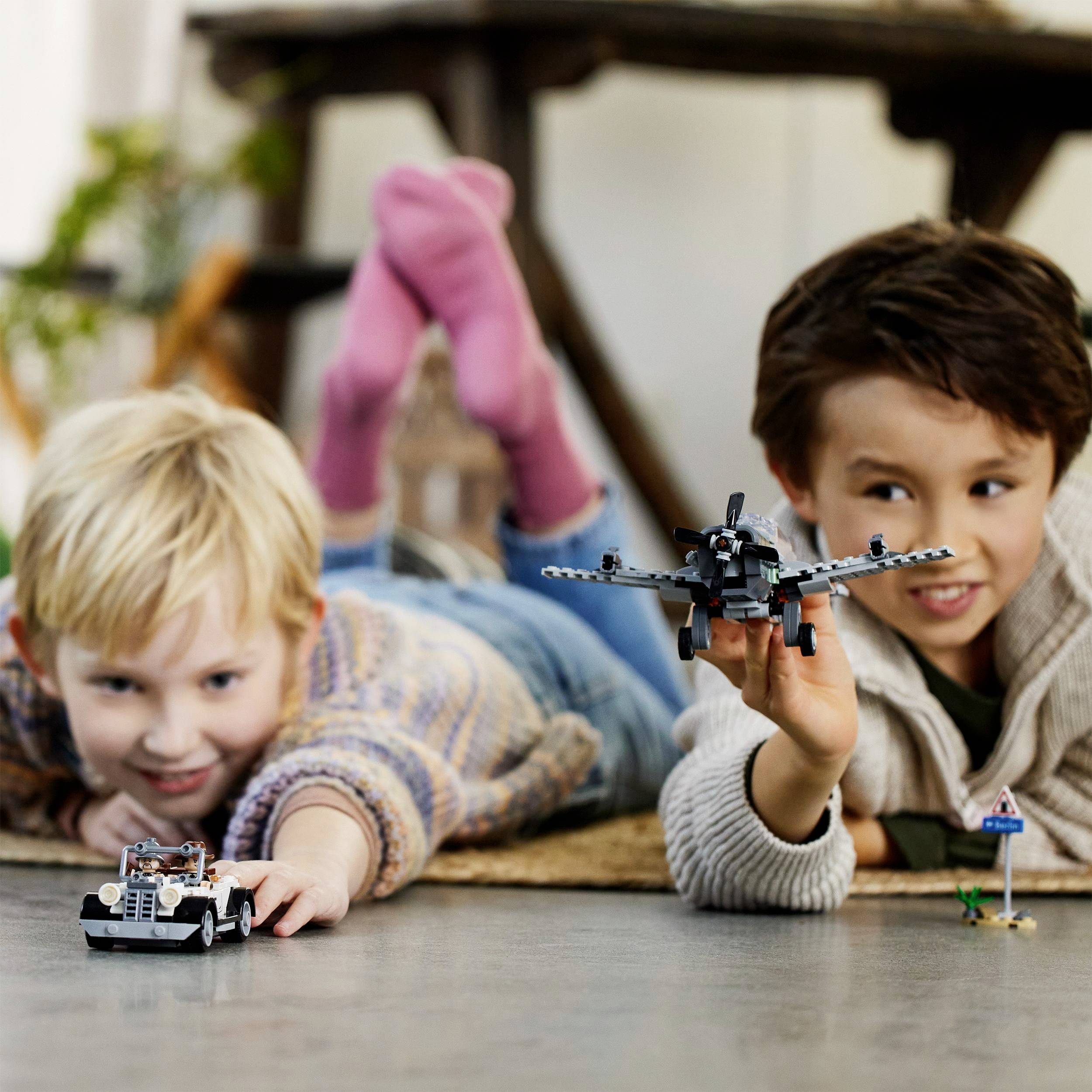 77012 LEGO® Indiana Jones Flucht vor dem Jagdflugzeug