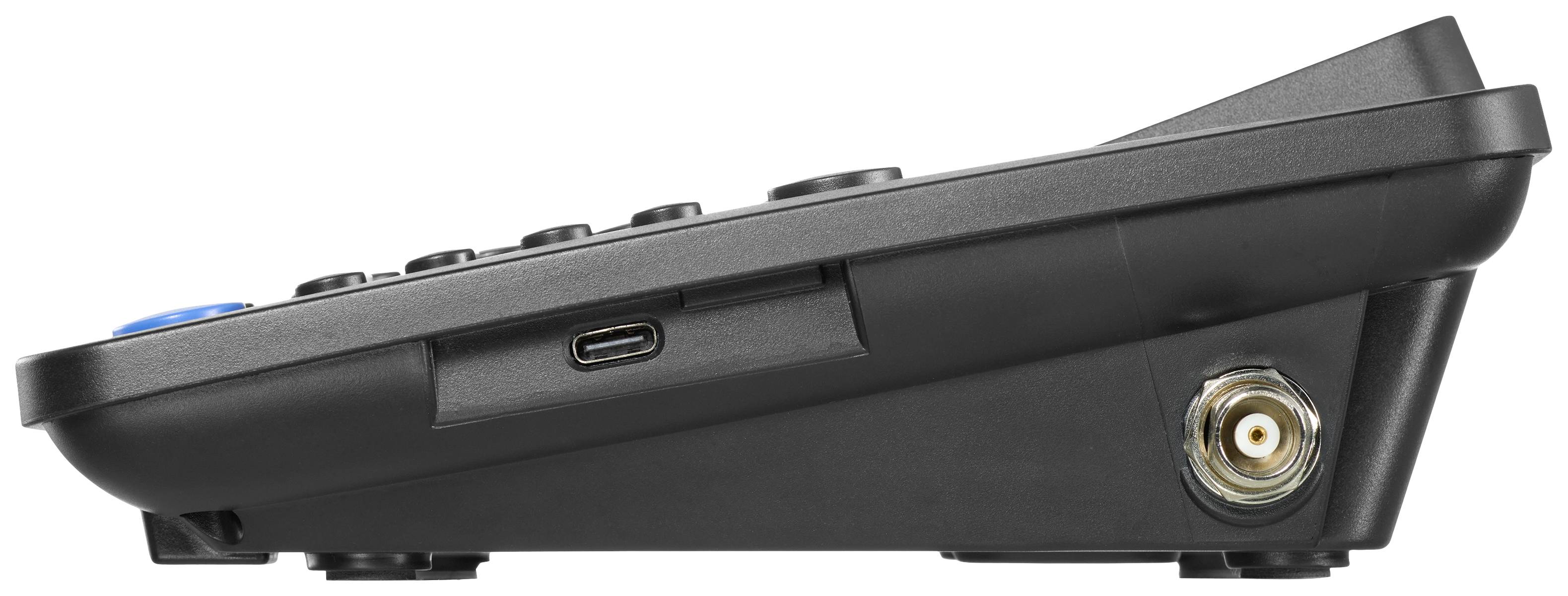 Fernbedienung von der Seite. Zeigt USB-C-Anschluss und Antennenanschluss deutlich sichtbar. Entworfen für einfache Bedienung.