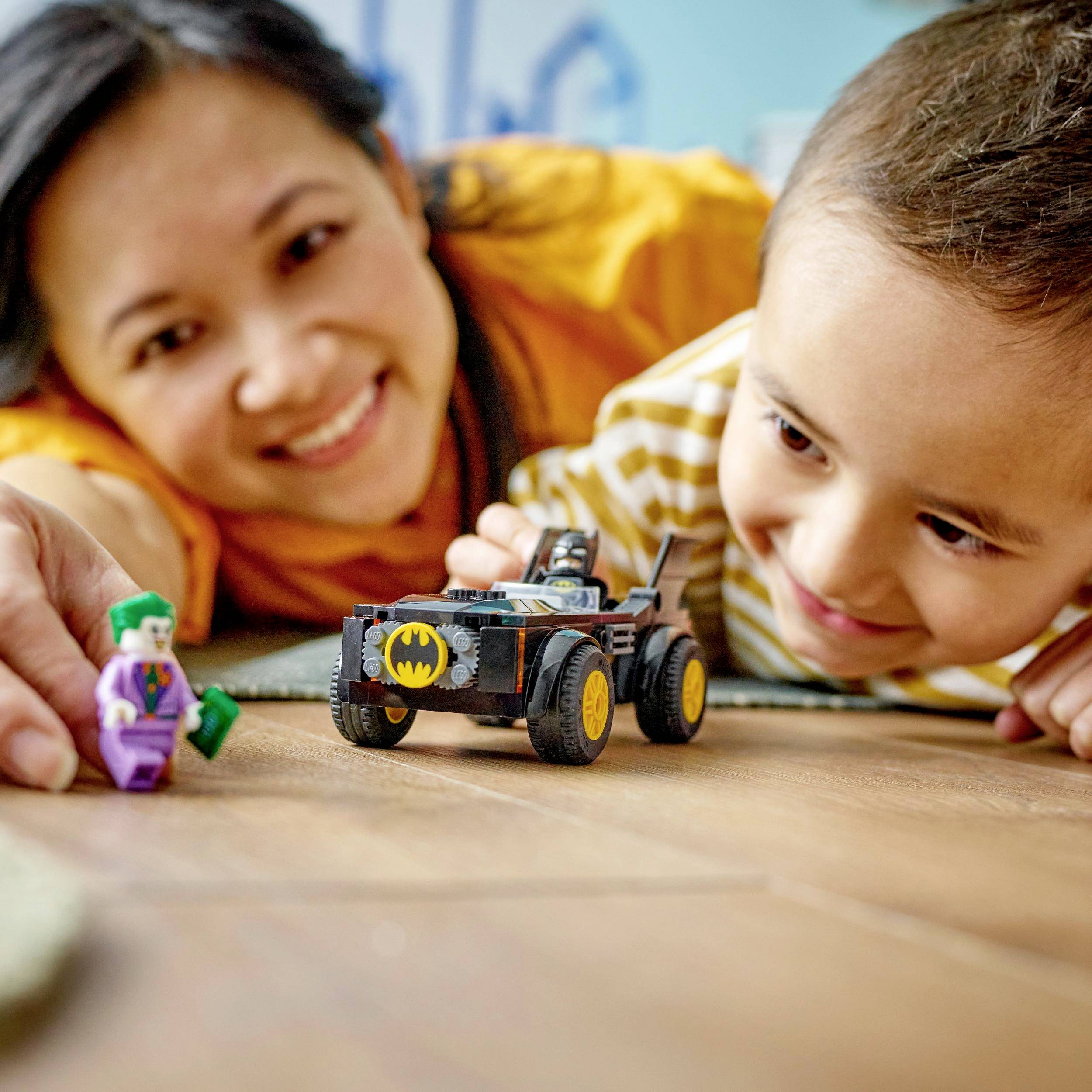 76264 LEGO® DC COMICS SUPER HEROES Verfolgungsjagd im Batmobile: Batman vs. Joker