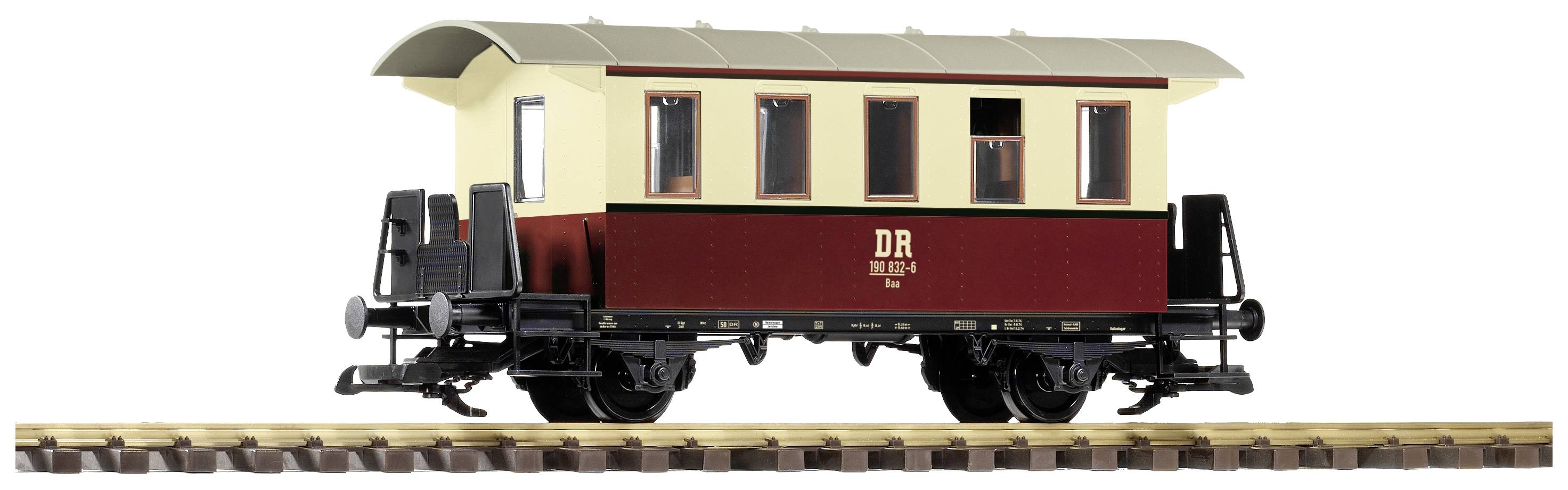 Ein Modell eines historischen Eisenbahnwaggons der Deutschen Reichsbahn mit rotem und cremefarbenem Anstrich auf Gleisen.