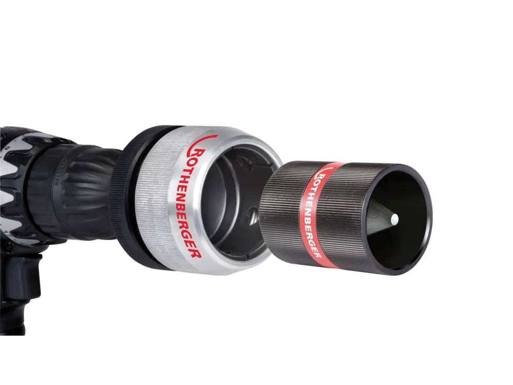 Ein Rohrentgratwerkzeug von ROTHENBERGER wird gezeigt, das ein abnehmbares Komponente für eine glatte innere Oberflächenbearbeitung von Rohren aufweist.