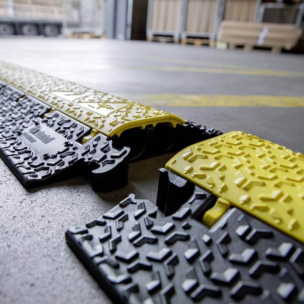 DEFENDER by Adam Hall Kabelbrücke 86100 Polyurethan Schwarz/Gelb Anzahl Kanäle: 2 1005mm Inhalt: 1St.