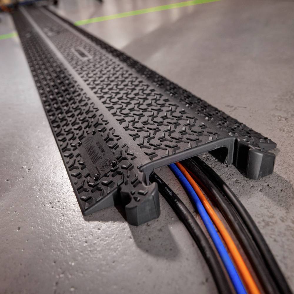 DEFENDER by Adam Hall Kabelbrücke 866XP100BLK Polyurethan Schwarz Anzahl Kanäle: 1 1005mm Inhalt: 1St.