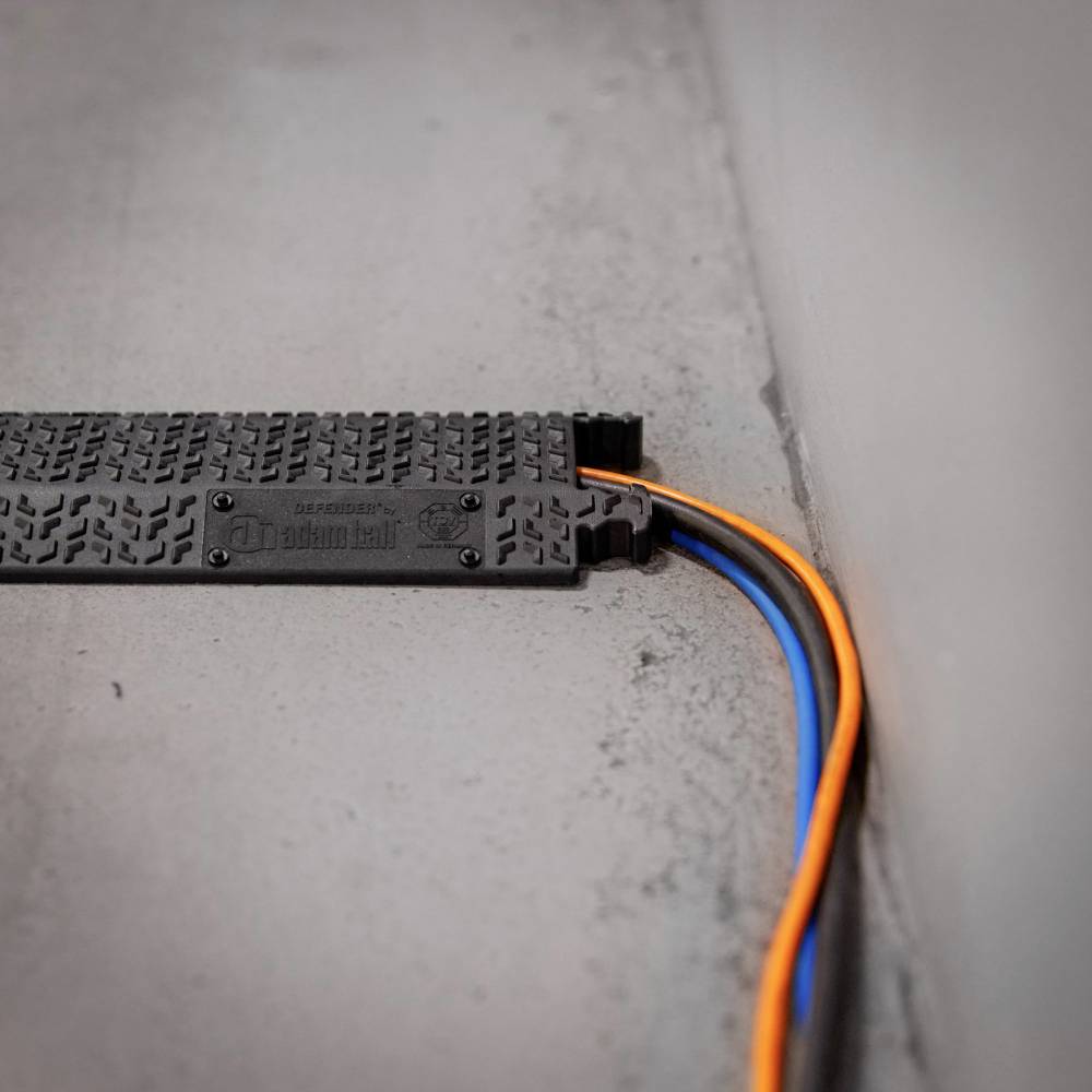 DEFENDER by Adam Hall Kabelbrücke 866XP100BLK Polyurethan Schwarz Anzahl Kanäle: 1 1005mm Inhalt: 1St.