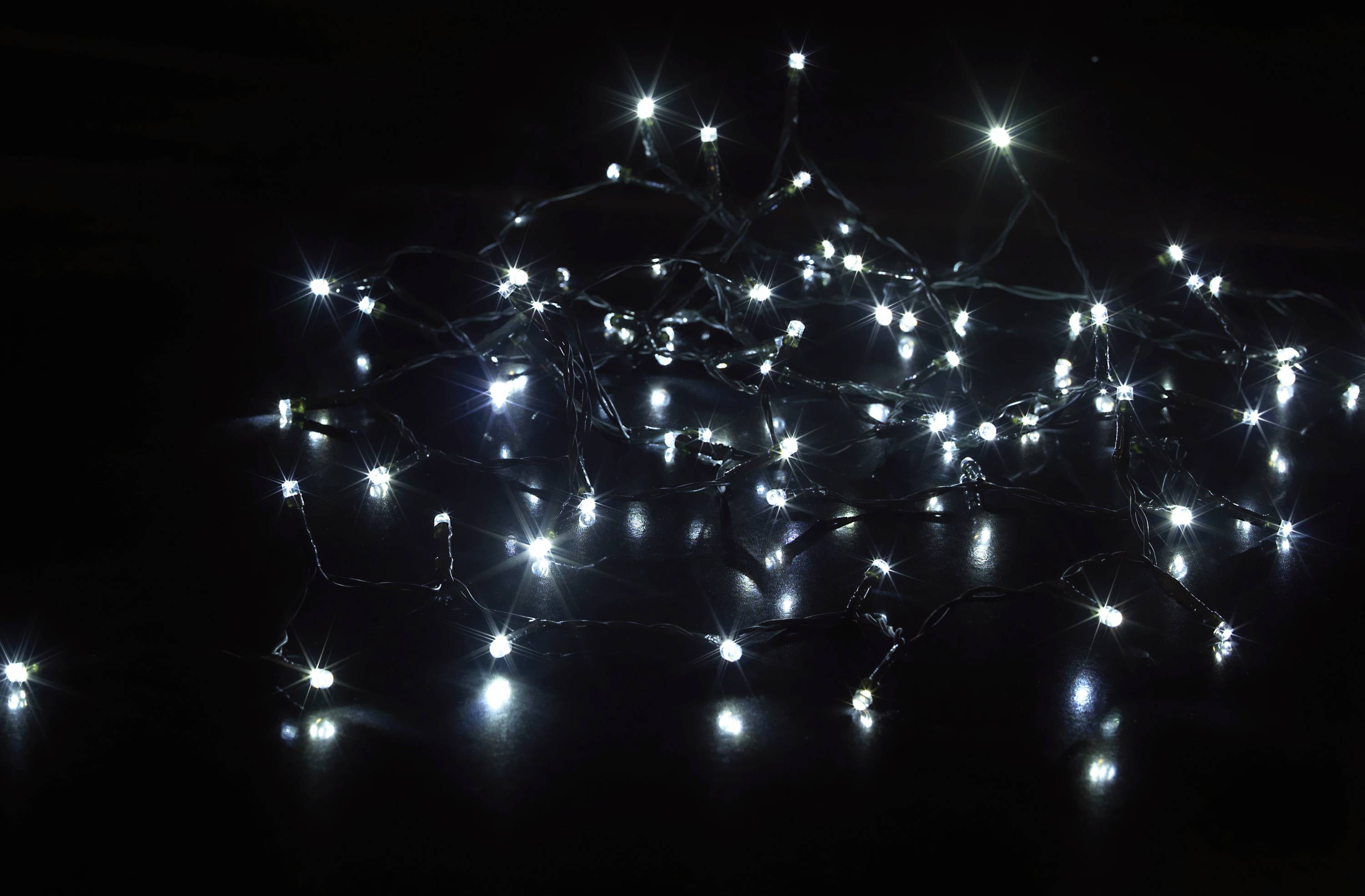 Sygonix SY-5596928 Solar-Lichterkette LED Schwarz, Standard-Grün (seidenmatt)