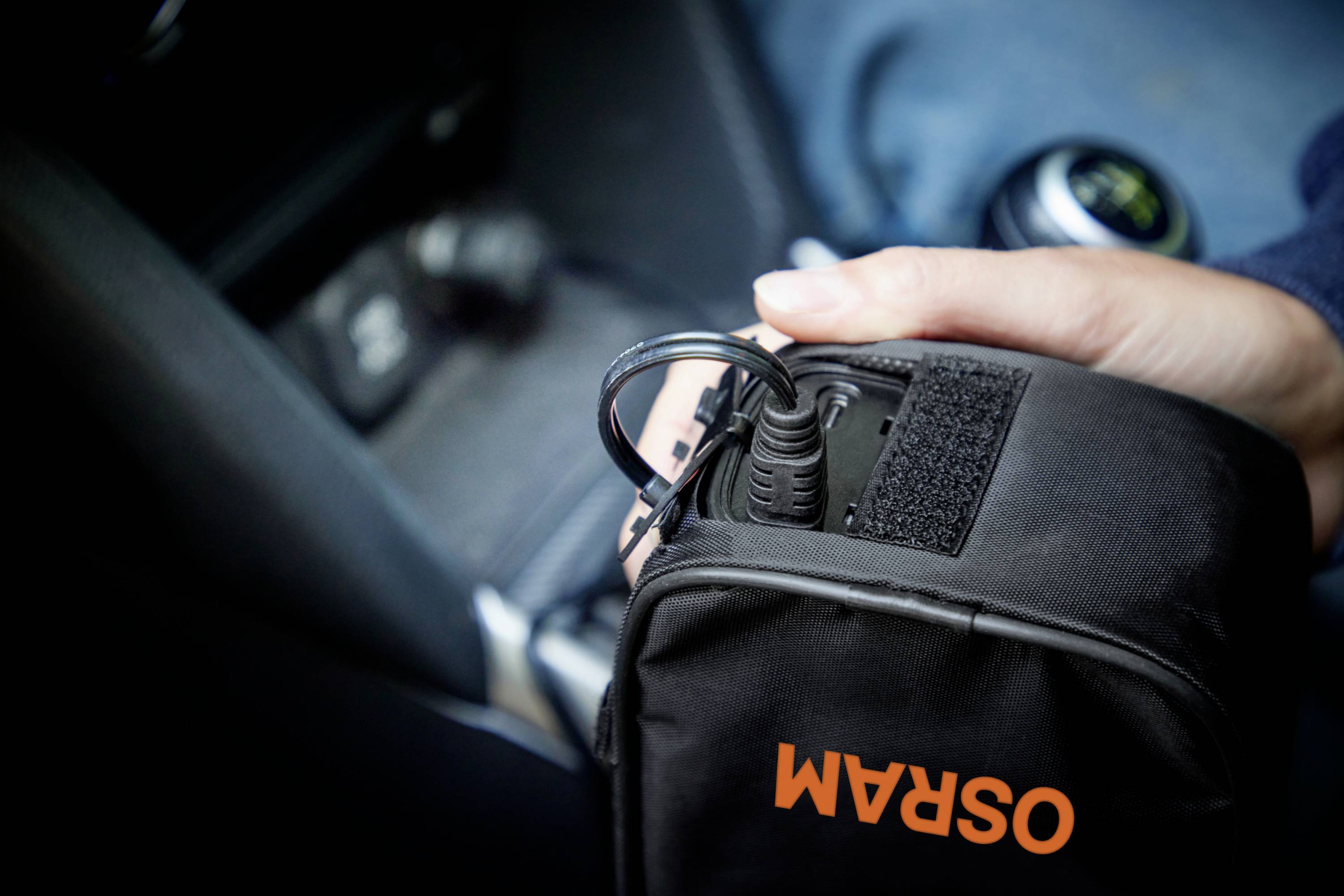 Osram Automotive OTIR4000 Kompressor TYREinflate 4000 8.3 bar Aufbewahrungs-Box/-Tasche, Automatische Abschaltung, mit