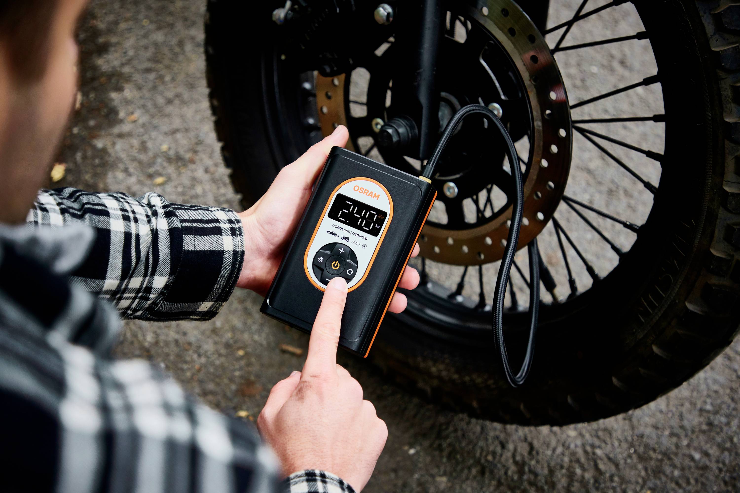 Osram Automotive OTIR4000 Kompressor TYREinflate 4000 8.3 bar Aufbewahrungs-Box/-Tasche, Automatische Abschaltung, mit