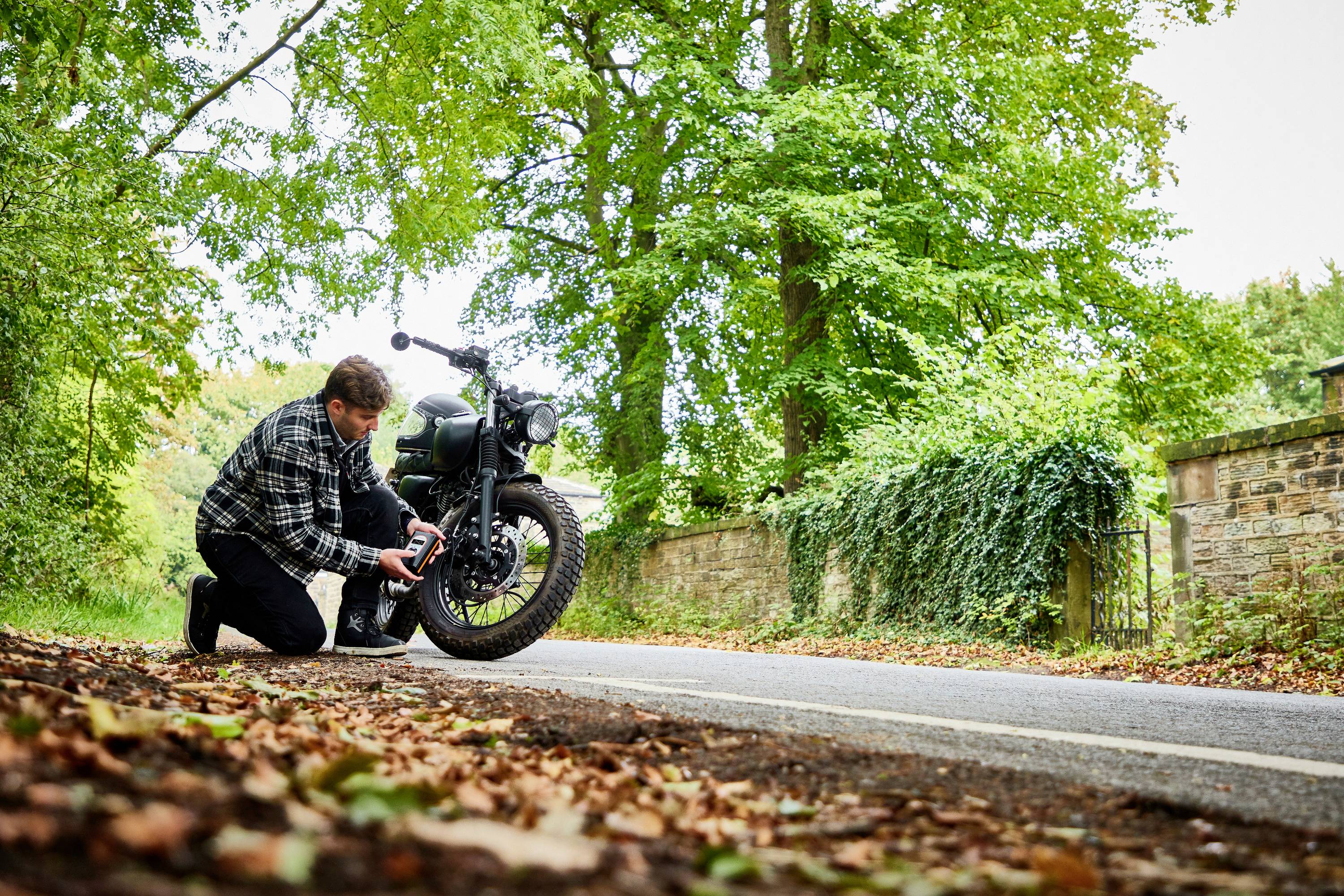 Osram Automotive OTIR4000 Kompressor TYREinflate 4000 8.3 bar Aufbewahrungs-Box/-Tasche, Automatische Abschaltung, mit