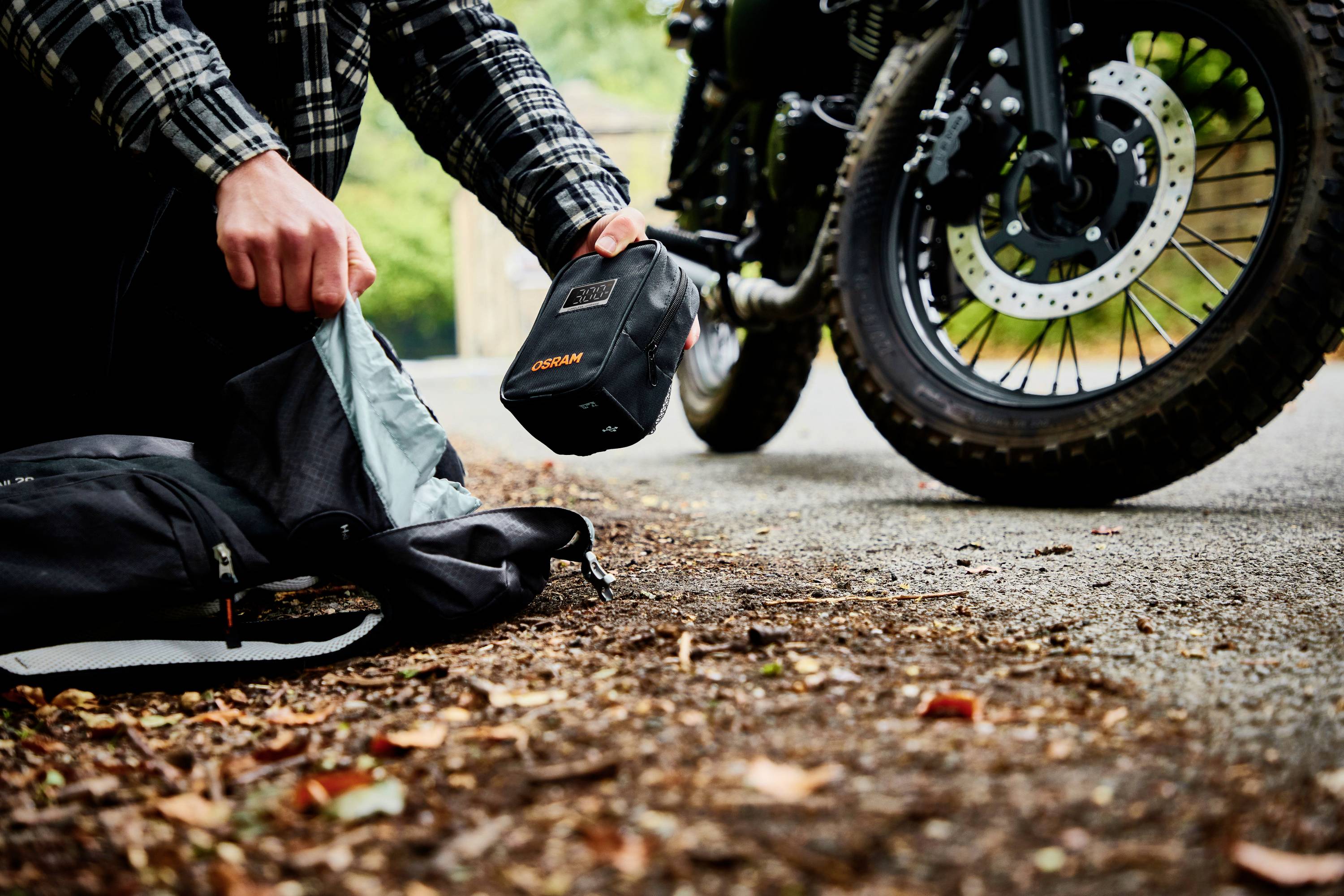 Osram Automotive OTIR4000 Kompressor TYREinflate 4000 8.3 bar Aufbewahrungs-Box/-Tasche, Automatische Abschaltung, mit